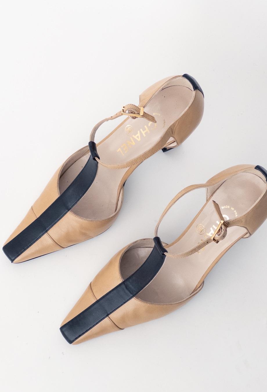 Women's Chanel Vintage Bi Colour Two Tone Heels Sz 37.5 For Sale