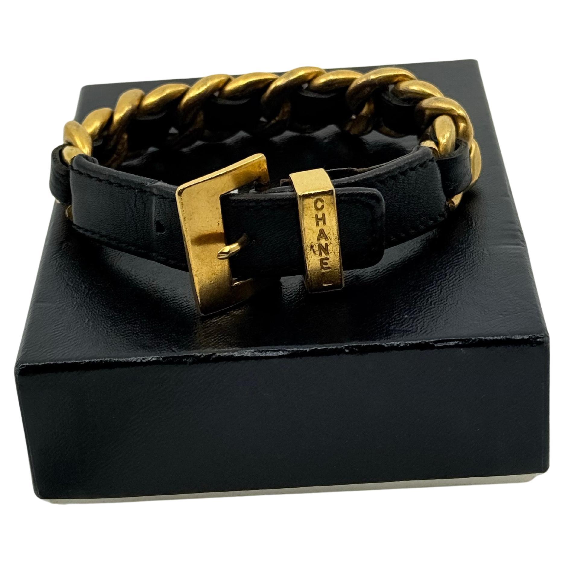 CHANEL Vintage Black and Gold Chain Buckled Leather Bracelet en vente