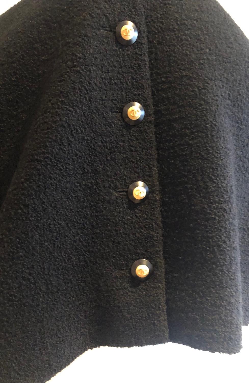 CHANEL Vintage Black Bouclé Wool CC Logo Buttons Jacket Suit 1993 3
