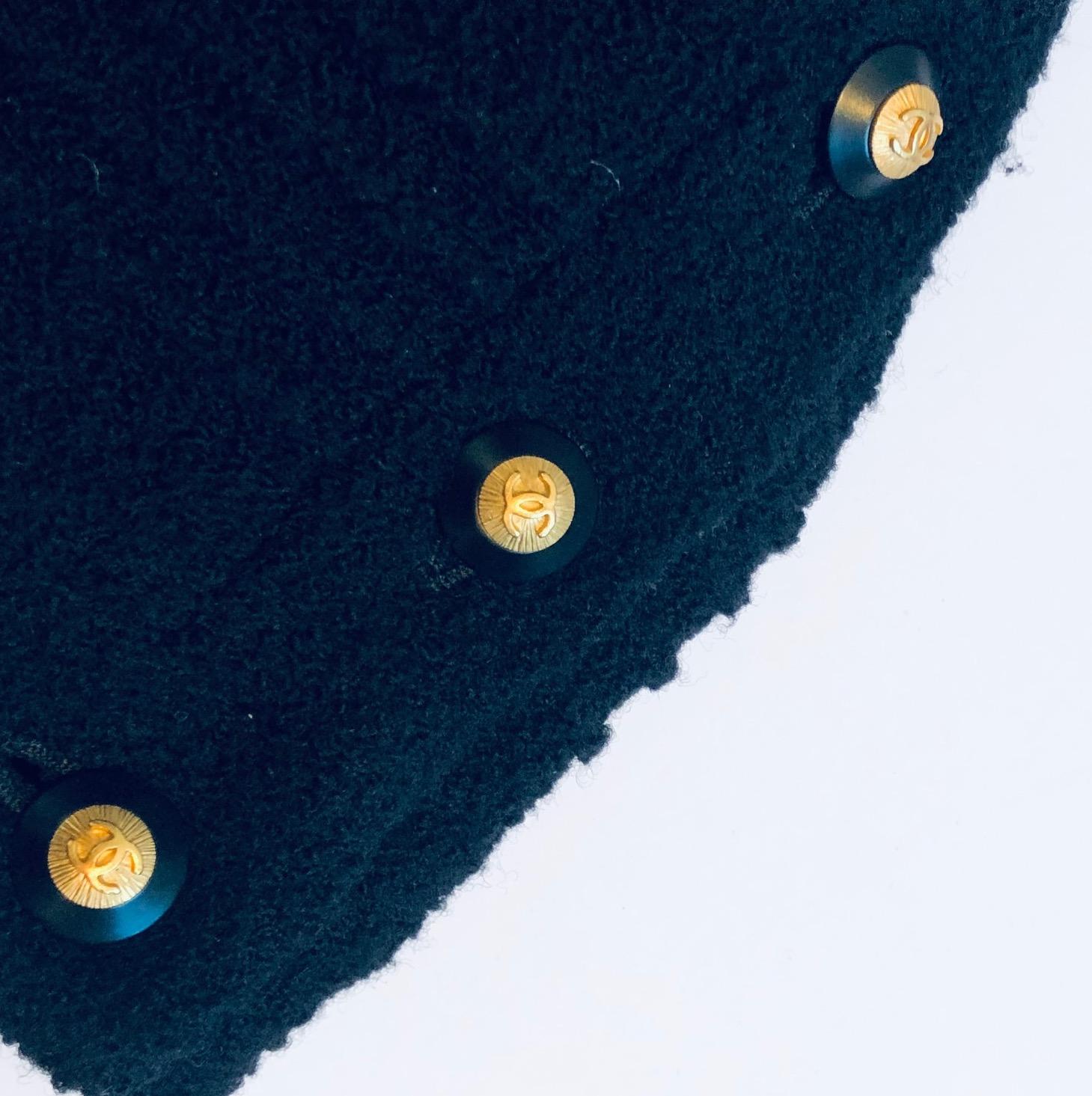 CHANEL Vintage Black Bouclé Wool CC Logo Buttons Jacket Suit 1993 For Sale 2