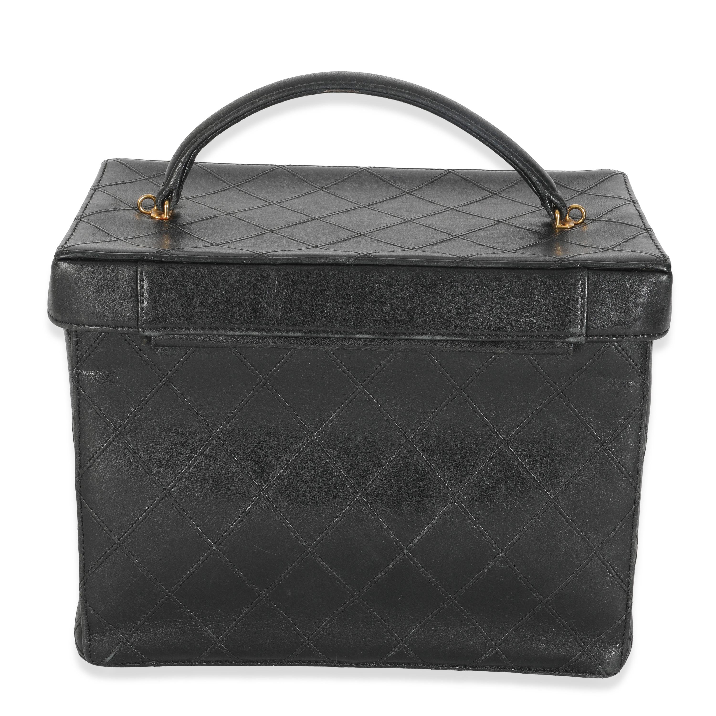Listing Title: Chanel Vintage Black Calfskin Double Stitch CC Vanity Case
SKU: 146651
Condition: Pre-owned 
Handbag Condition: Good
Condition Comments: Item is in good condition with apparent signs of wear. Moderate scuffing, scratches, and wear a