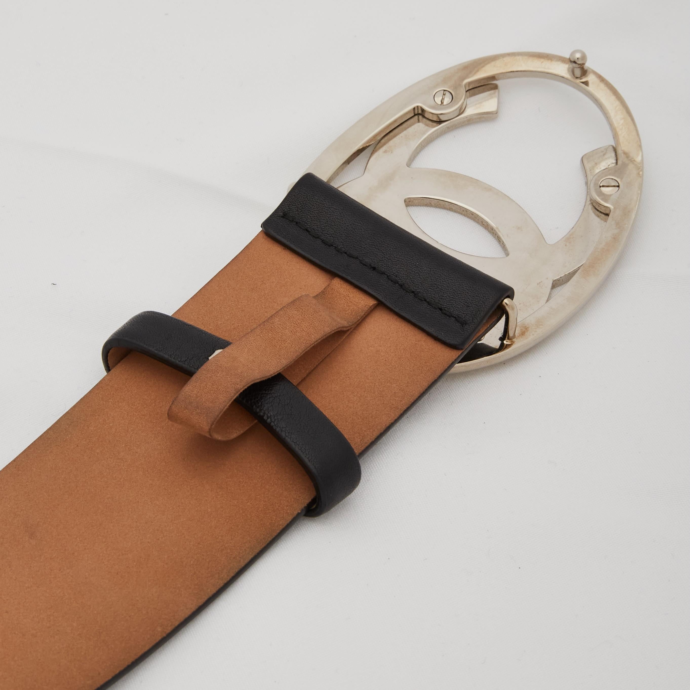 This belt is made with black calfskin leather and features the iconic CC logo on the buckle. Fall-Winter Collection 2006.

COLOR: Black
MATERIAL: Calfskin leather
MARKINGS: 00 [logo] V
SIZE: 90 cm / 36 inch
MEASURES: L 40.5” x W 1.75”
COMES WITH: