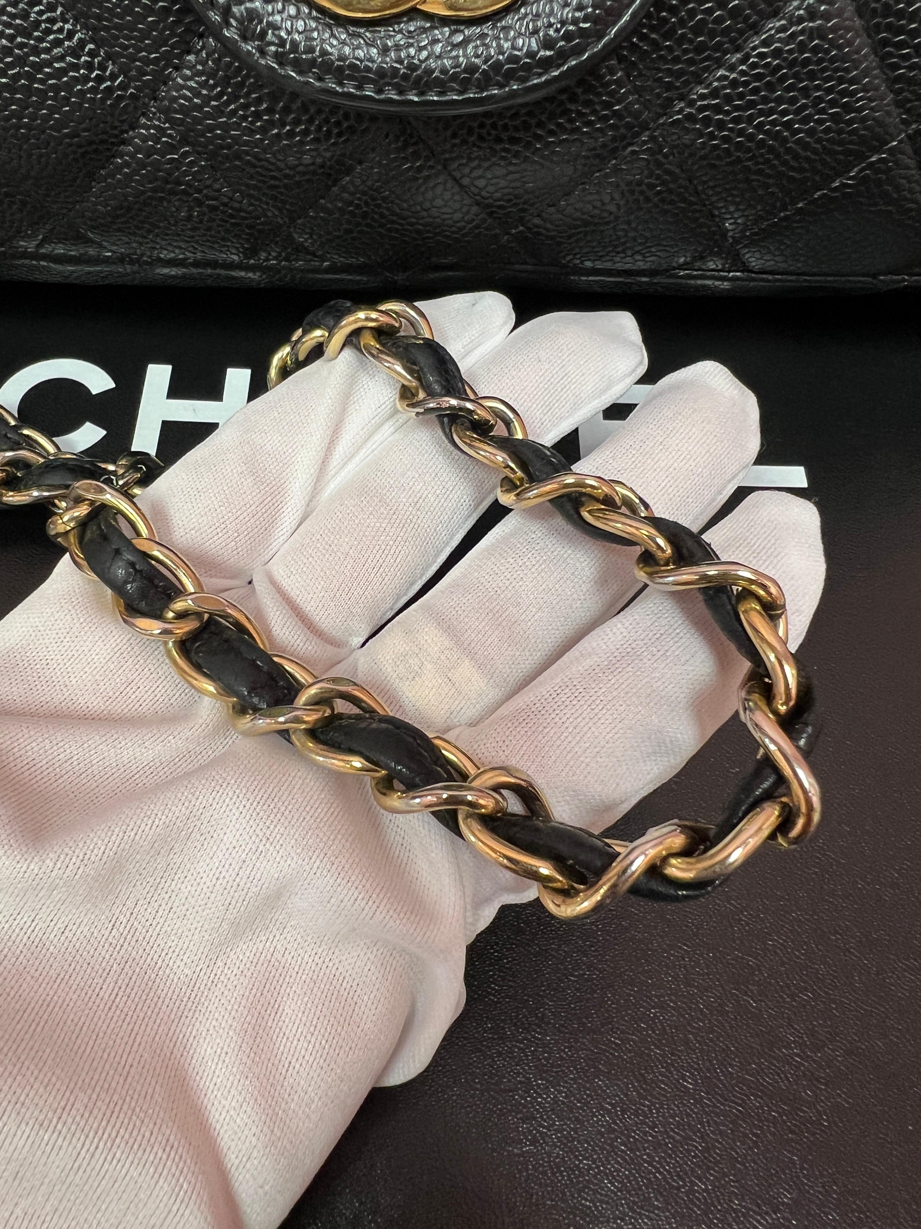 Chanel Vintage Schwarze Kaviar Jumbo-Klappentasche mit Klappe  für Damen oder Herren im Angebot