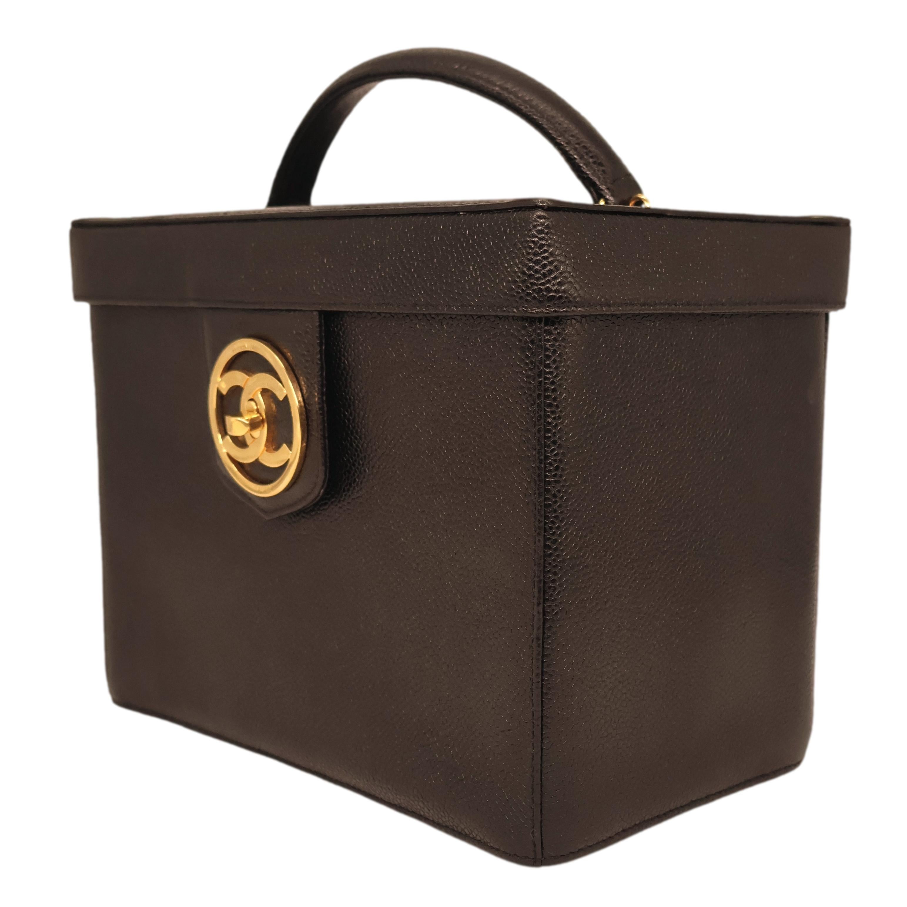Sac à bandoulière Vanity Case en cuir noir caviar vintage de Chanel, 1994 - 1996. Bon état - En vente à Banner Elk, NC