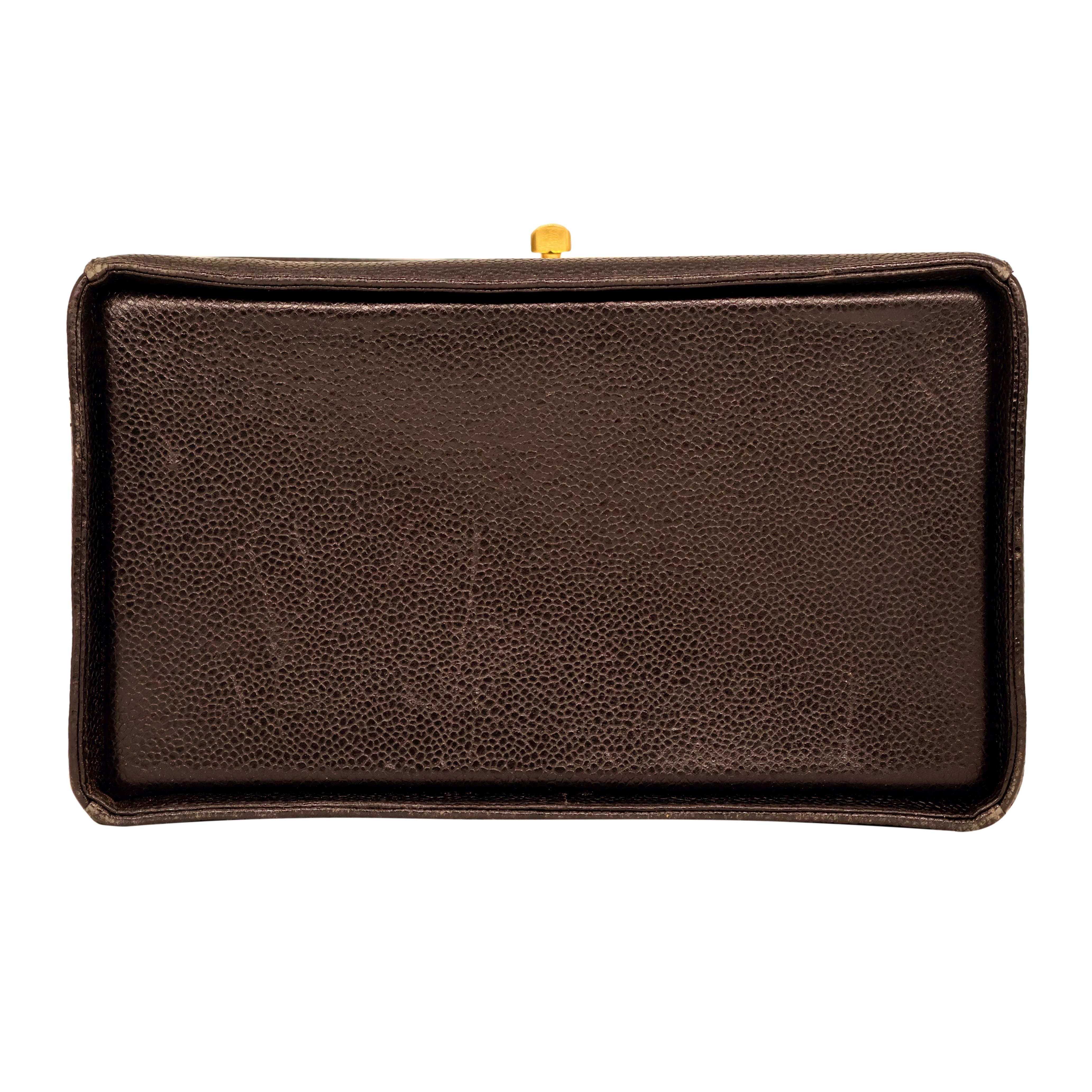 Sac à bandoulière Vanity Case en cuir noir caviar vintage de Chanel, 1994 - 1996. en vente 2