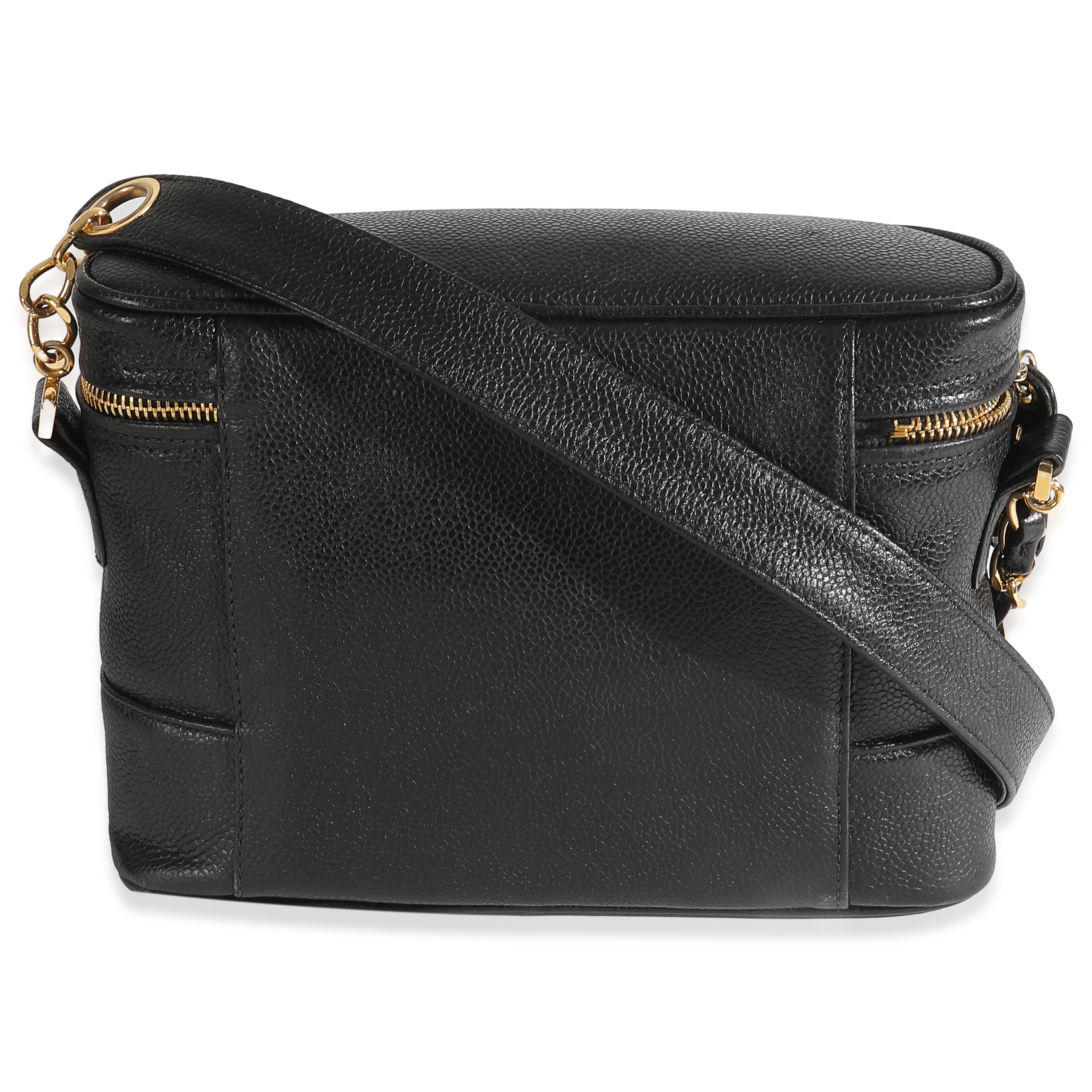 Titre de la liste : Chanel Vintage Noir Caviar Triple CC Crossbody
SKU : 147301
Condit : Usagé 
Condition du sac à main : Très bon
Commentaires sur l'état : L'article est en très bon état avec des signes mineurs d'usure. Légères éraflures et rayures