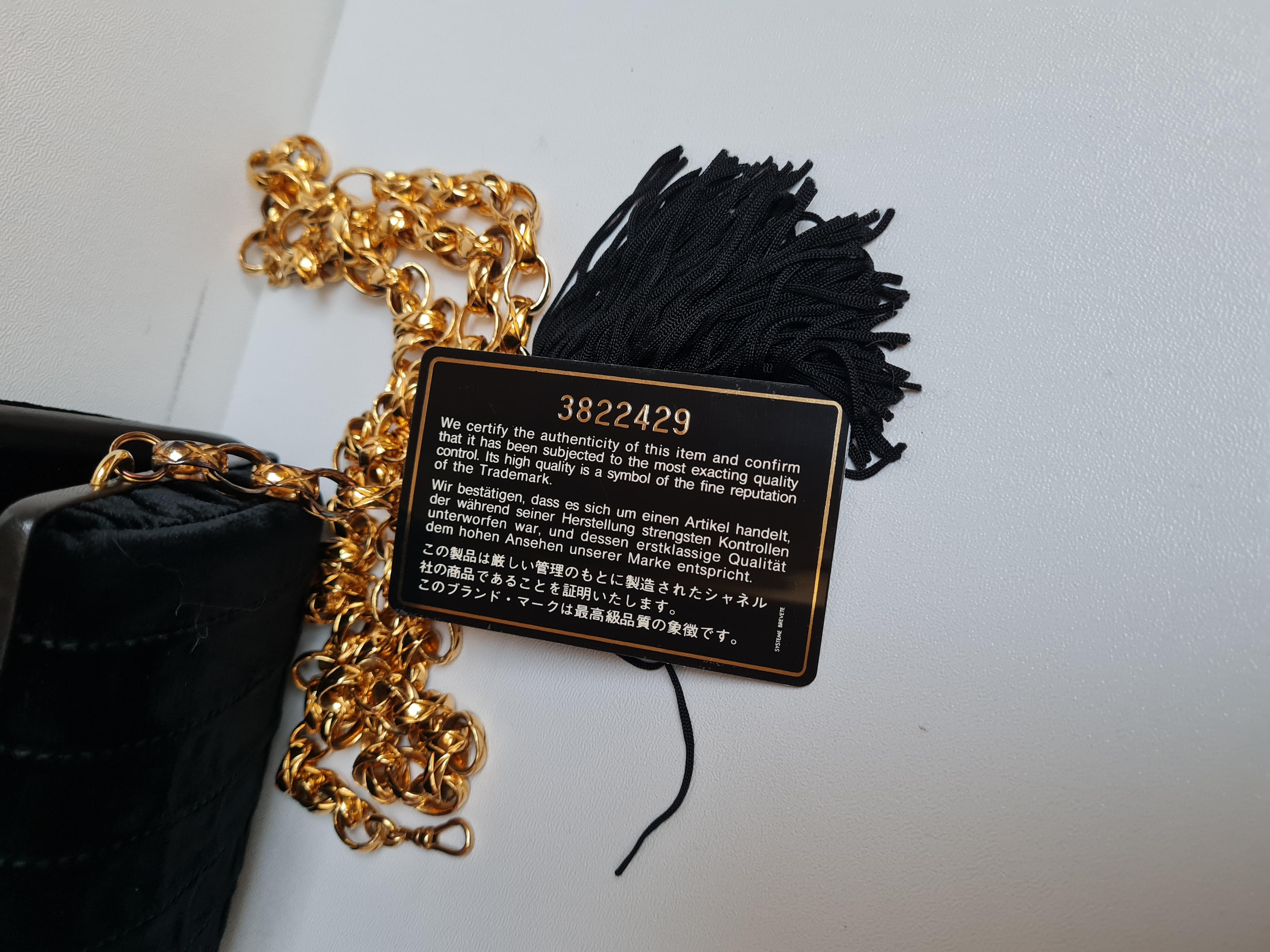 Chanel Vintage Black CC Velvet Crossbody Clutch  In Good Condition In Jakarta, Daerah Khusus Ibukota Jakarta