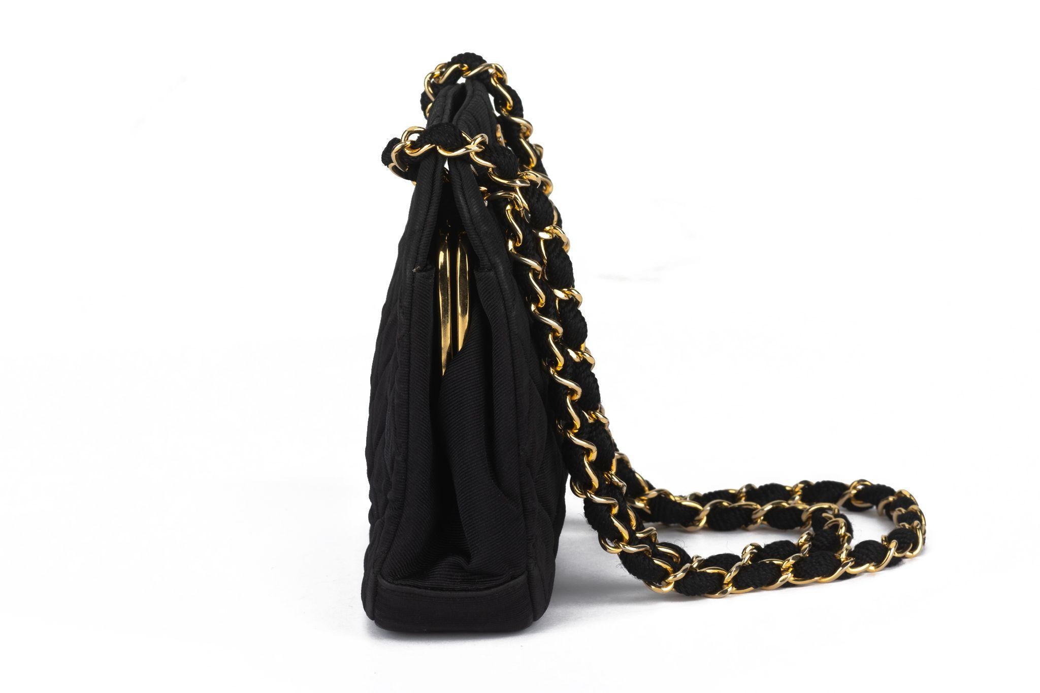 Chanel Vintage Black Chain Shoulder Bag In Good Condition For Sale In West Hollywood, CA