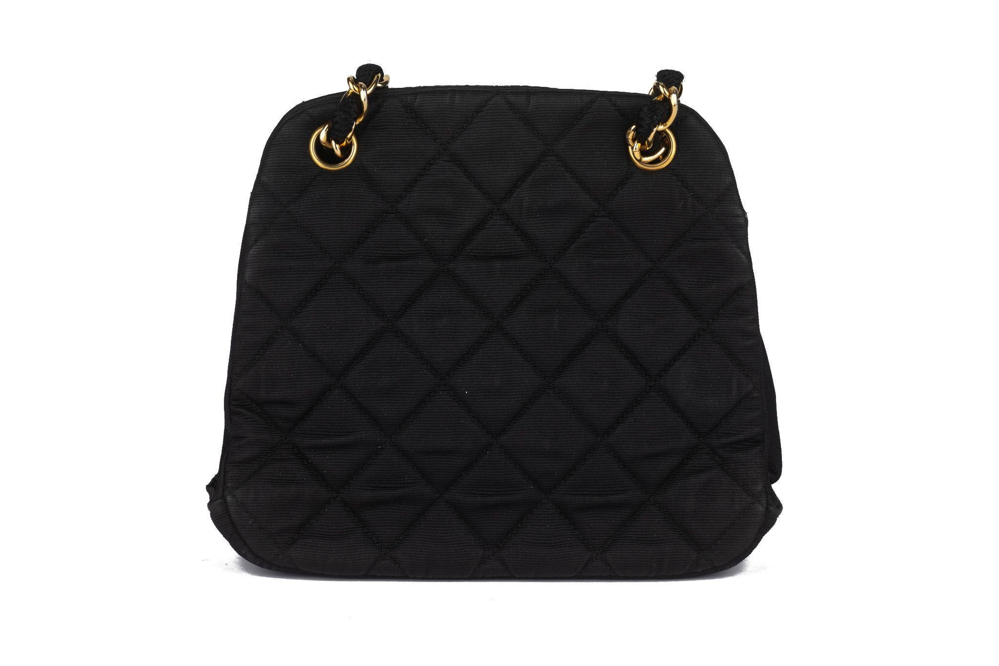 Women's Chanel Vintage Black Chain Shoulder Bag For Sale