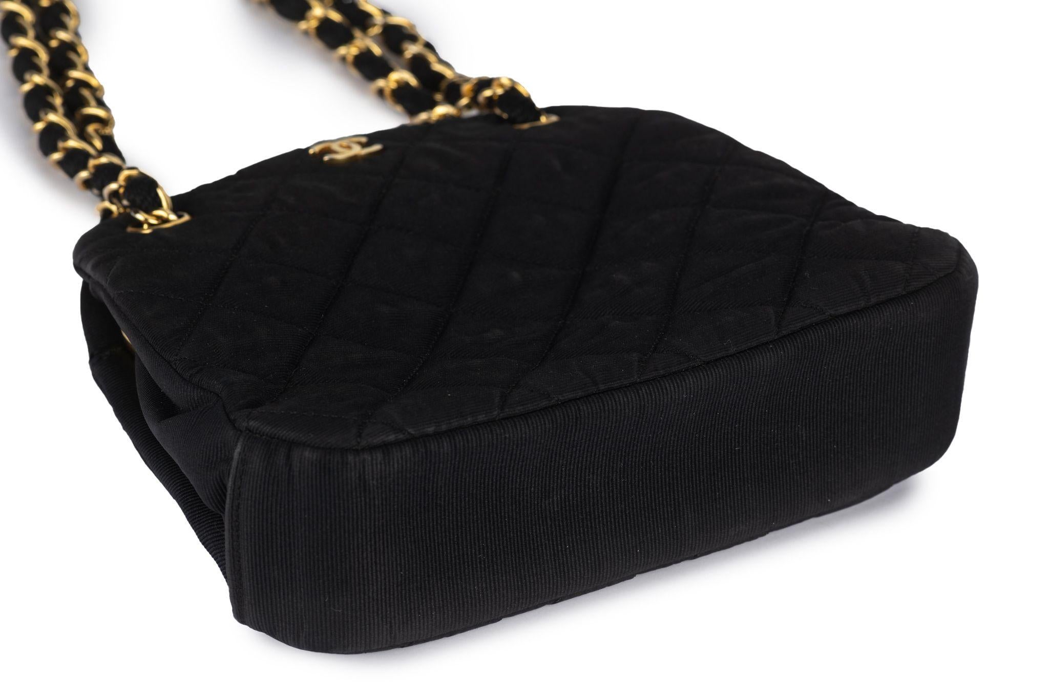 Chanel Vintage Black Chain Shoulder Bag For Sale 2