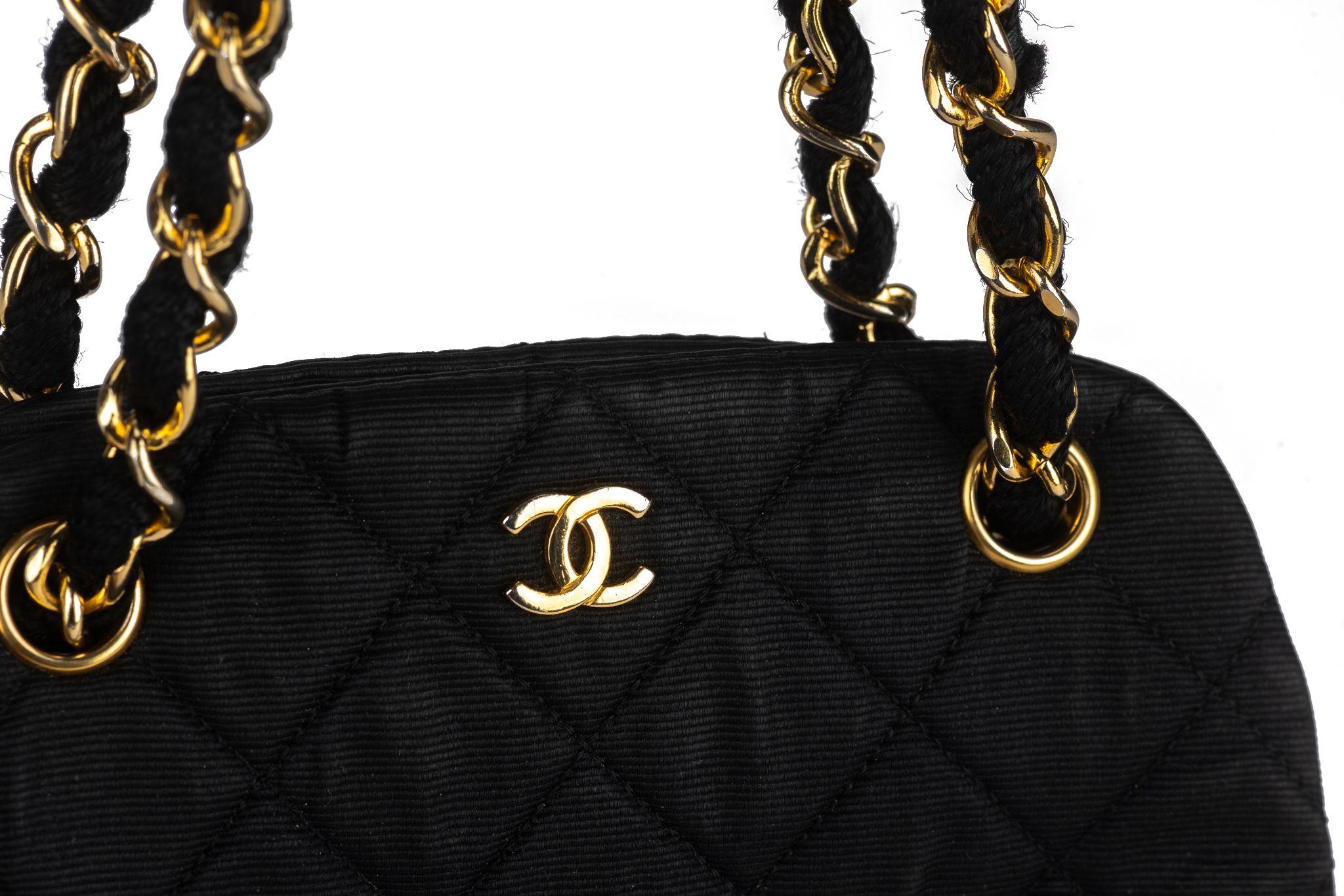 Chanel Vintage Black Chain Shoulder Bag For Sale 3