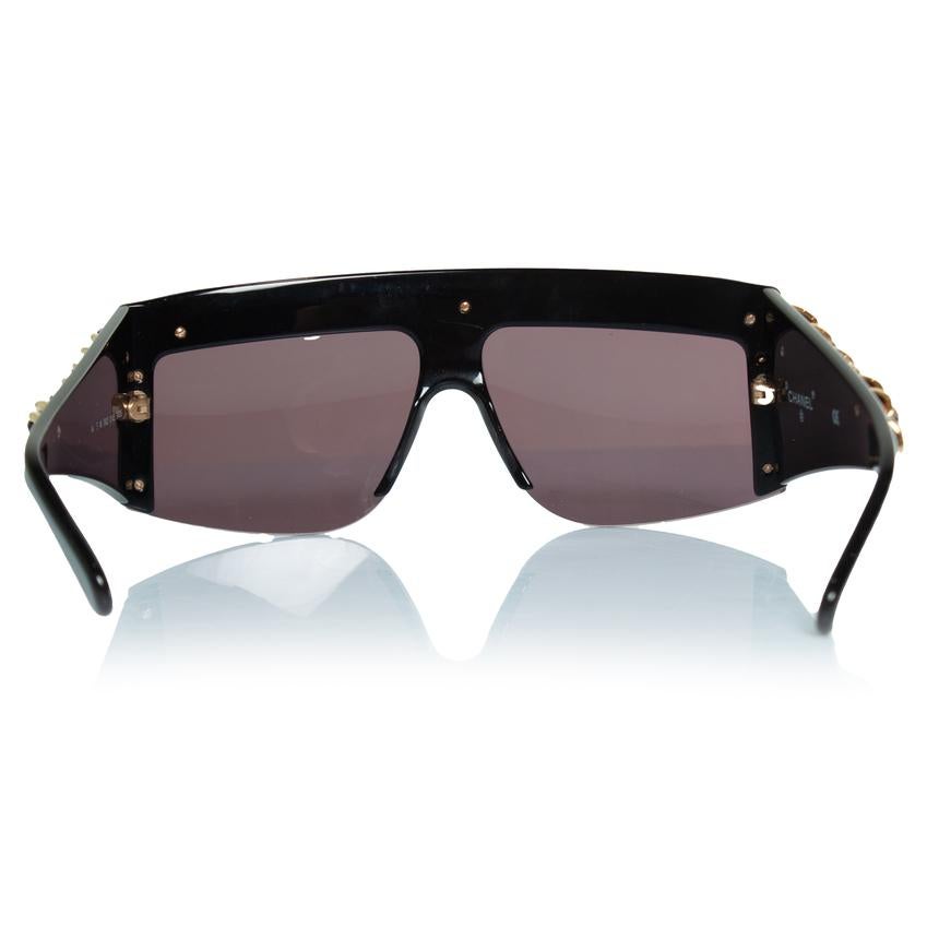 Chanel, gafas de sol vintage con cadena negra Negro en venta