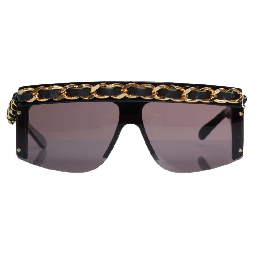 Chanel, gafas de sol vintage con cadena negra en venta