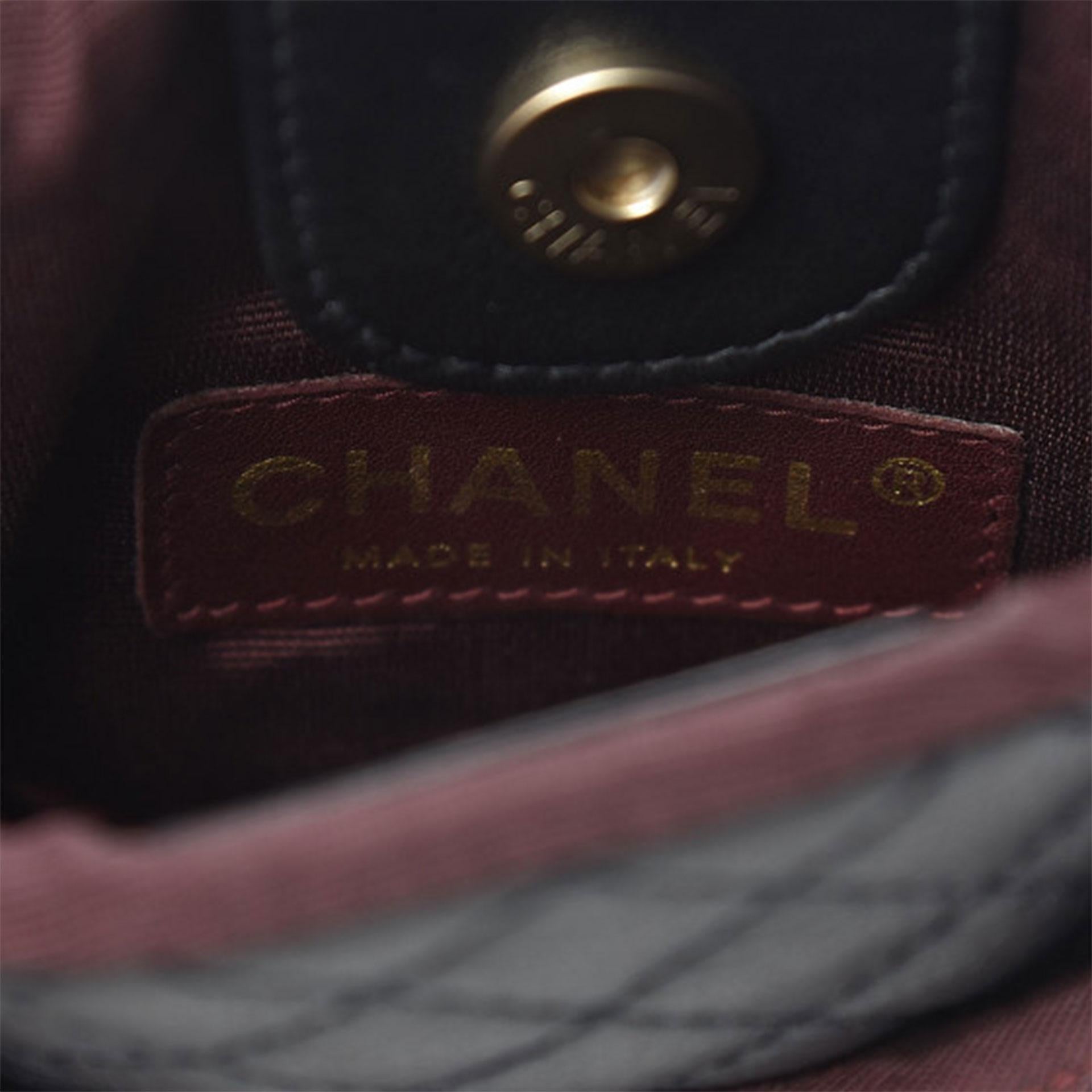 Chanel Chanel Vintage Schwarz Chevron gesteppt Kalbsleder Leder Kette Abendtasche im Angebot 3