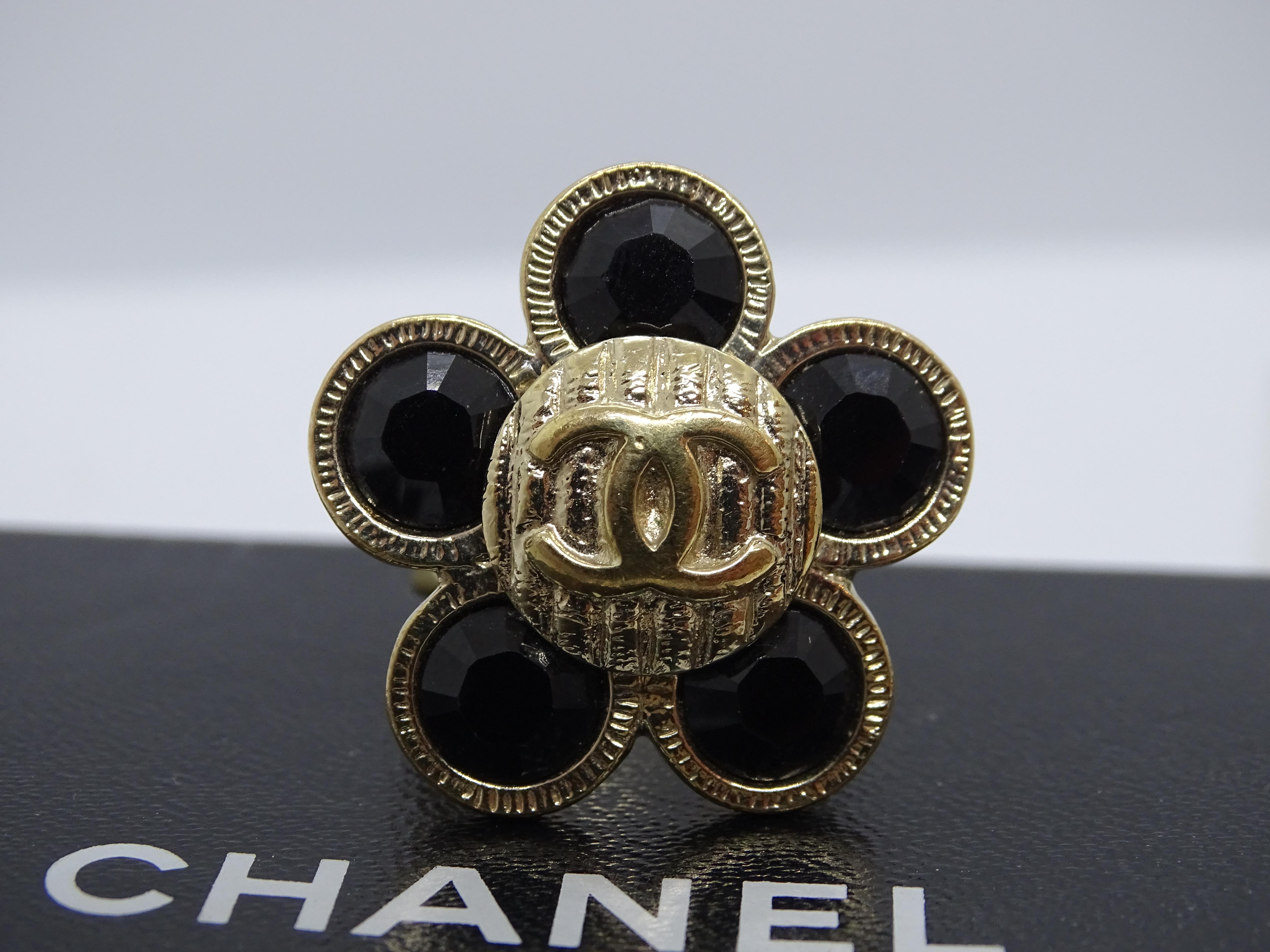 Chanel Vintage Black Crystal and Gold Plate Flower Ring 3