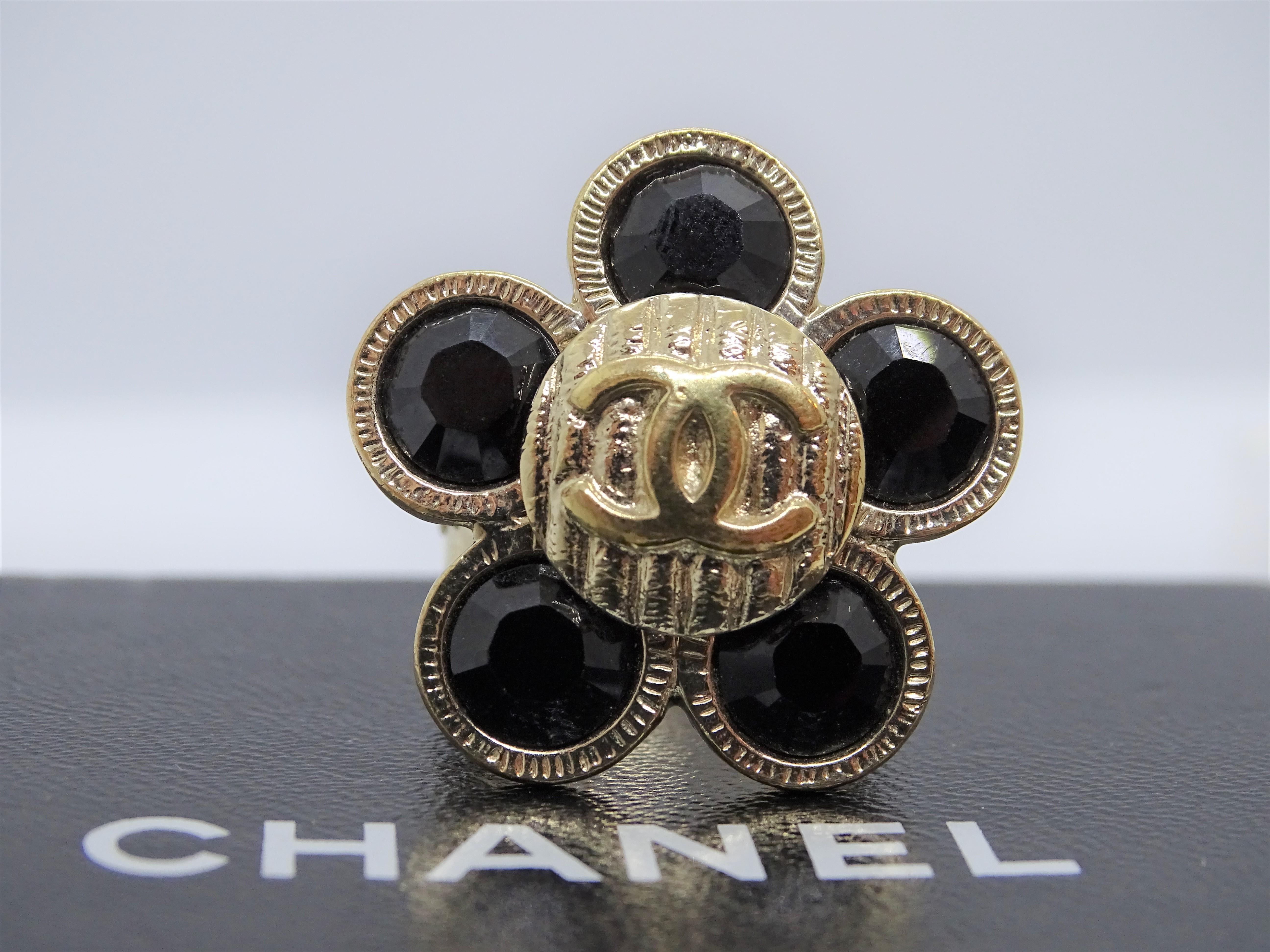 Chanel Vintage Black Crystal and Gold Plate Flower Ring 10