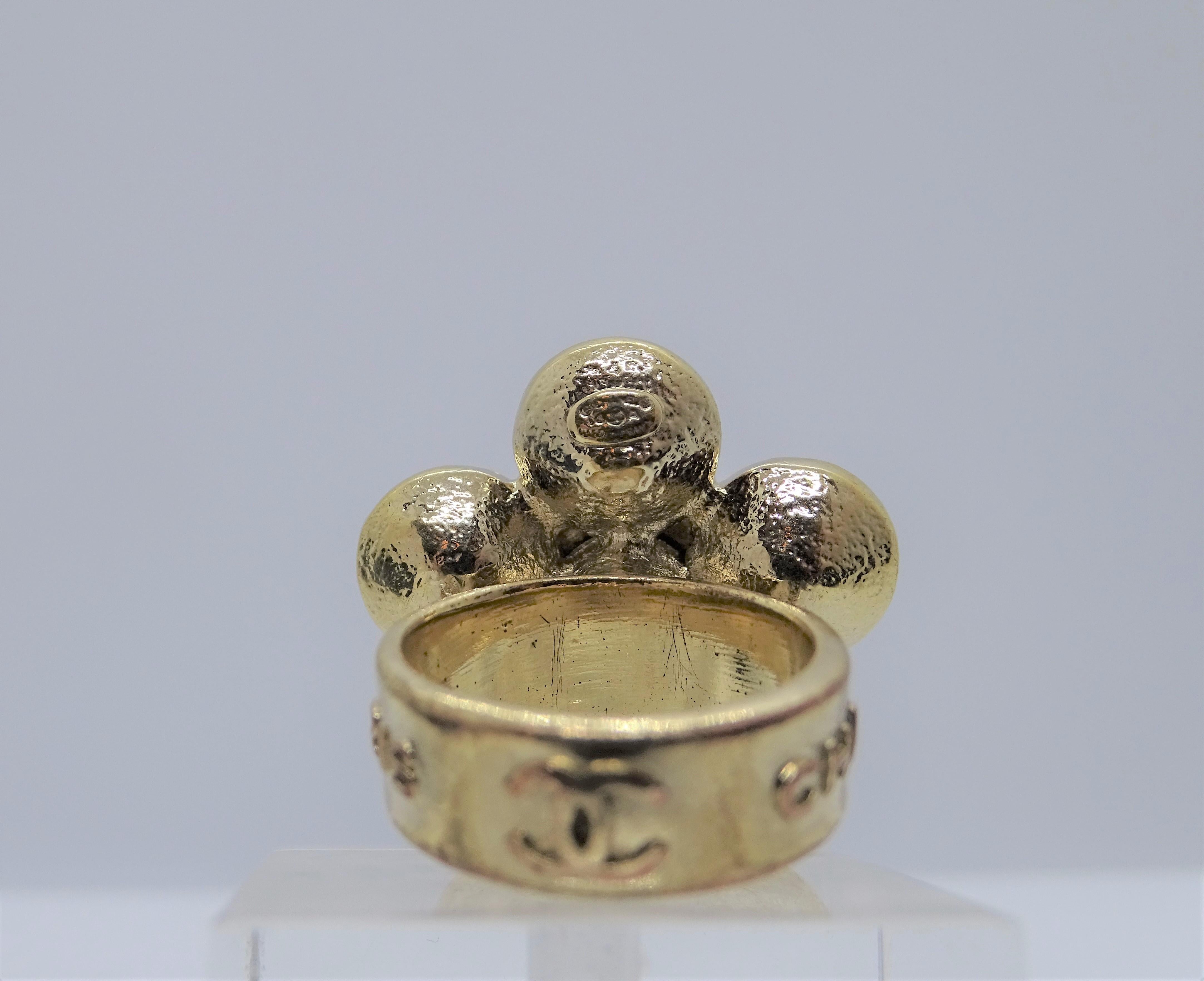 Chanel Vintage Black Crystal and Gold Plate Flower Ring In Good Condition In Valladolid, ES