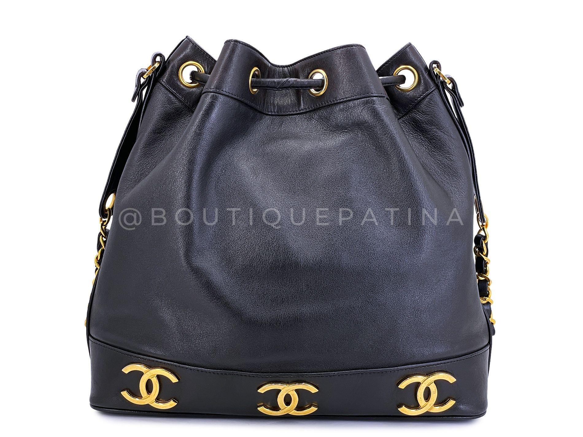 Women's Chanel Vintage Black Lambskin 6-CC Rectangular Bucket Drawstring Bag GHW 68069 For Sale