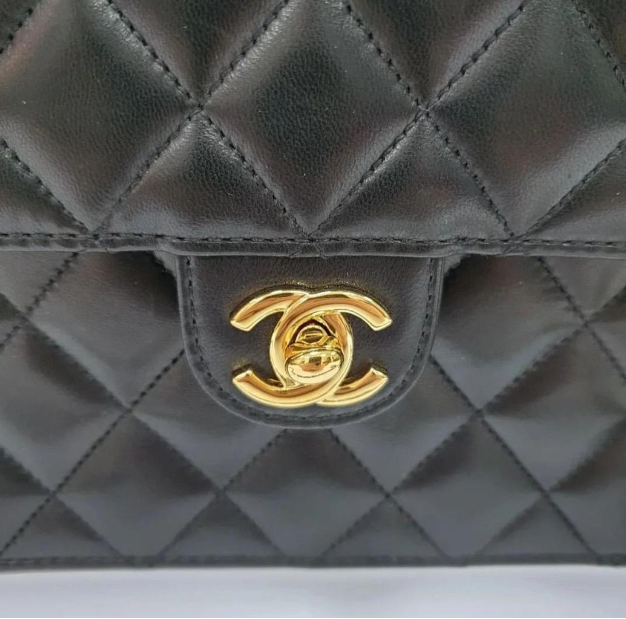 Chanel Vintage Black Lambskin Classic Flap Bag In Good Condition For Sale In Krakow, PL