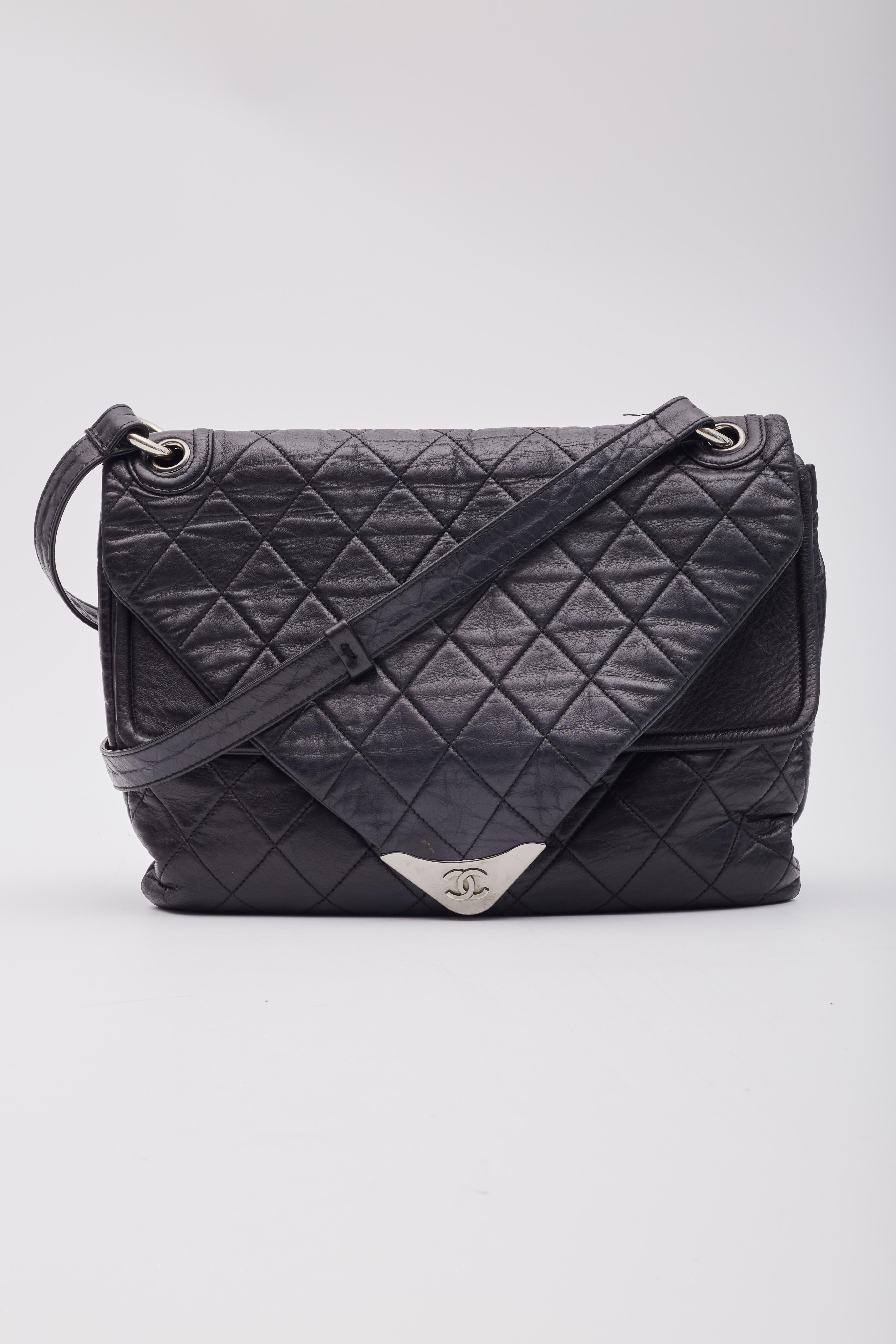 De las mujeres Chanel Vintage Bolso Solapa Sobre Piel Cordero Negro en venta