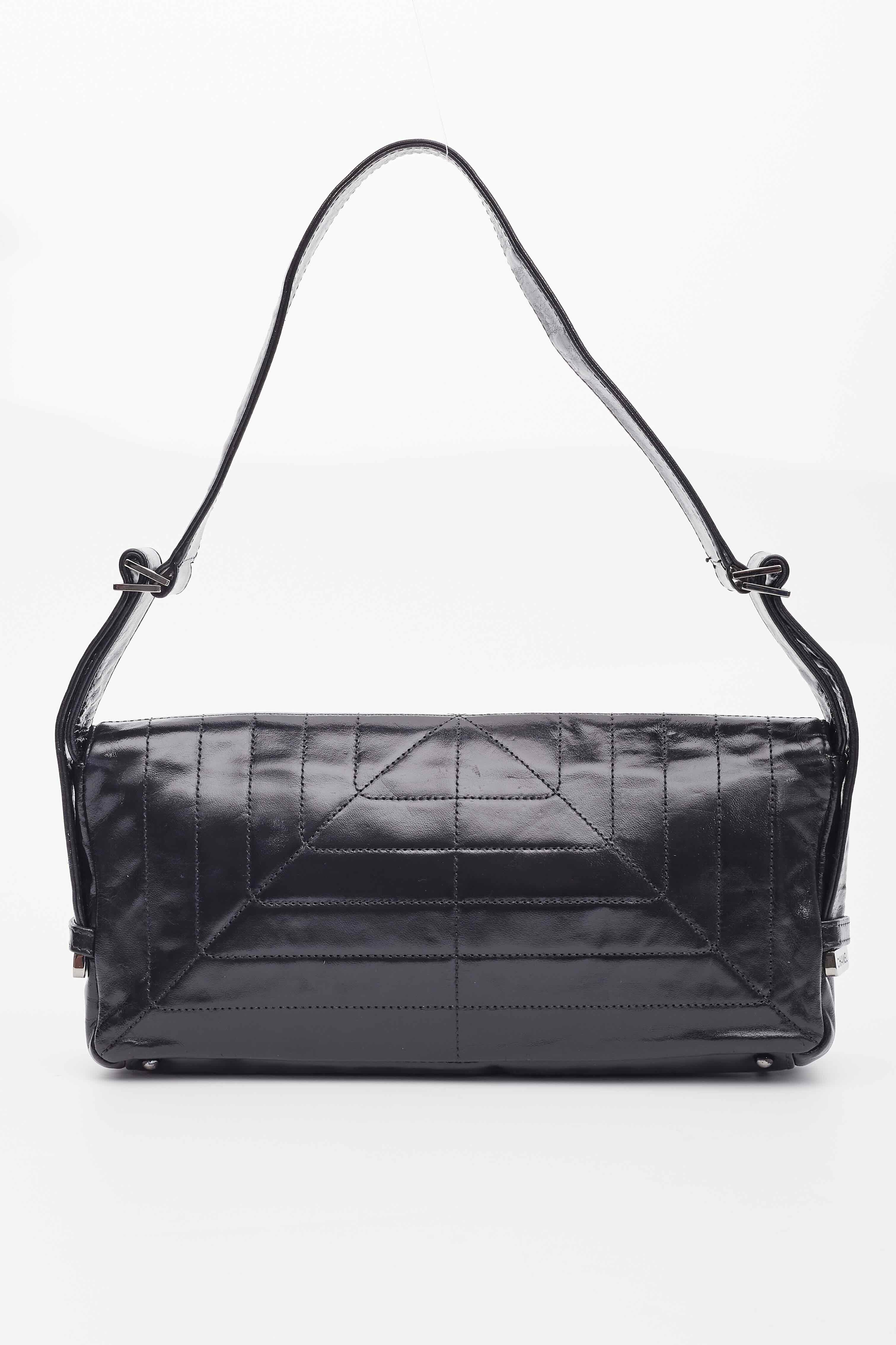 Chanel Vintage Black Lambskin Horizontal Quilted Flap Bag In Good Condition For Sale In Montreal, Quebec
