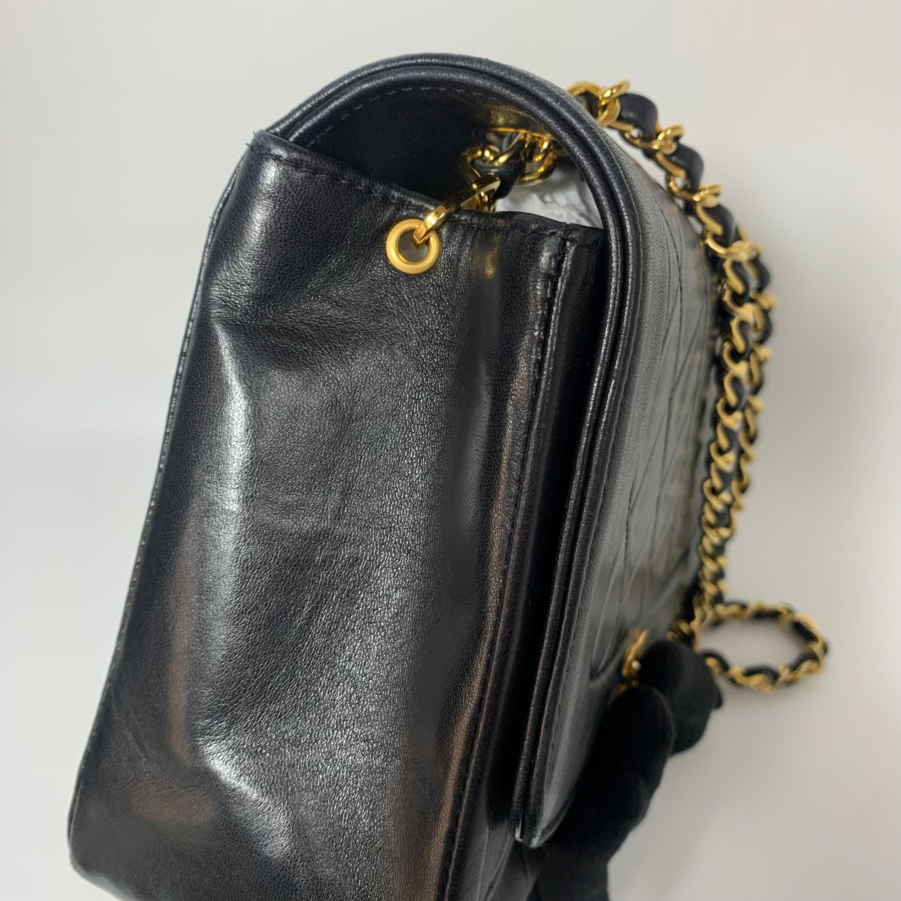 Chanel Vintage Black Lambskin Medium Diana Flap Bag With Gold Hardware For Sale 6
