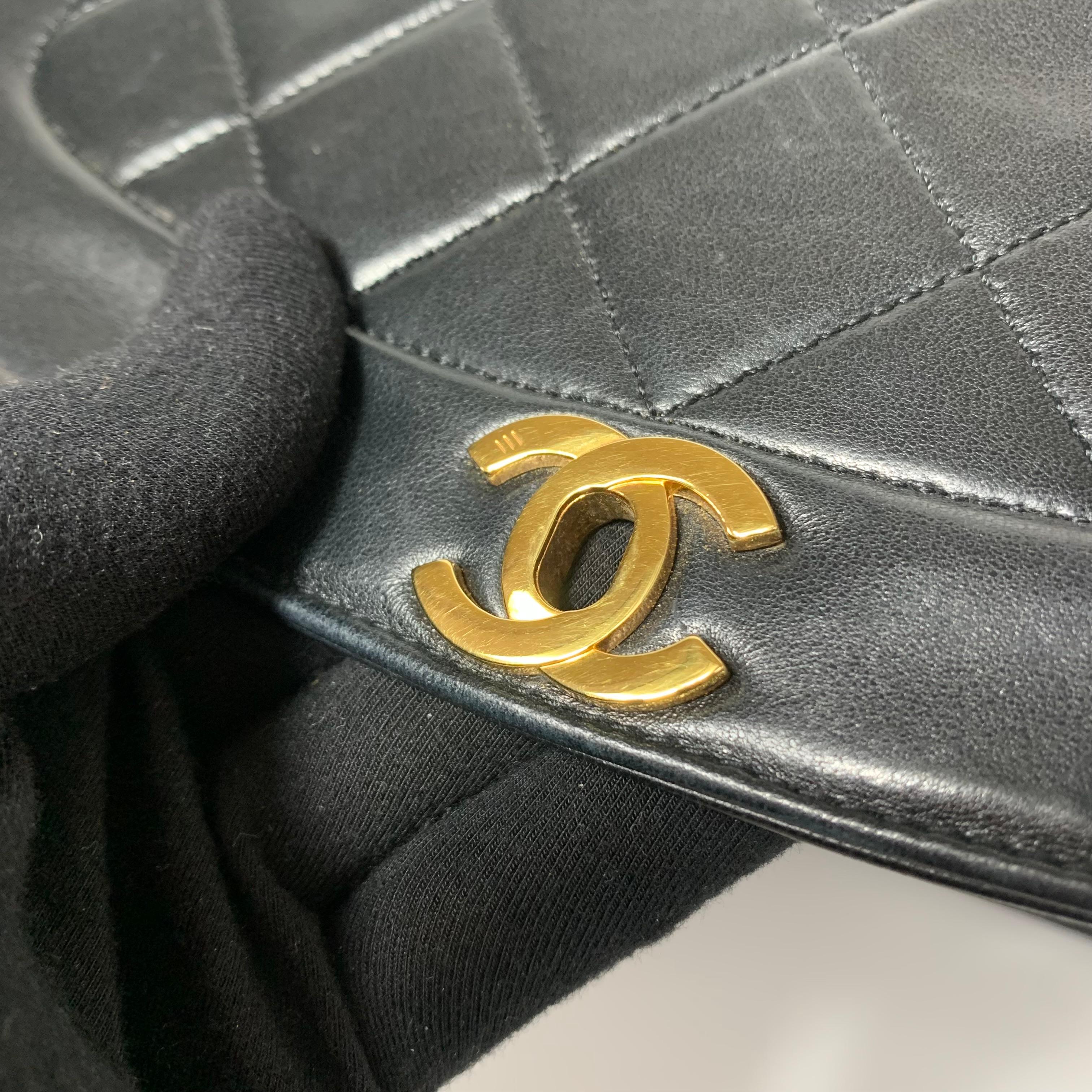 Chanel Vintage Black Lambskin Medium Diana Flap Bag With Gold Hardware For Sale 8
