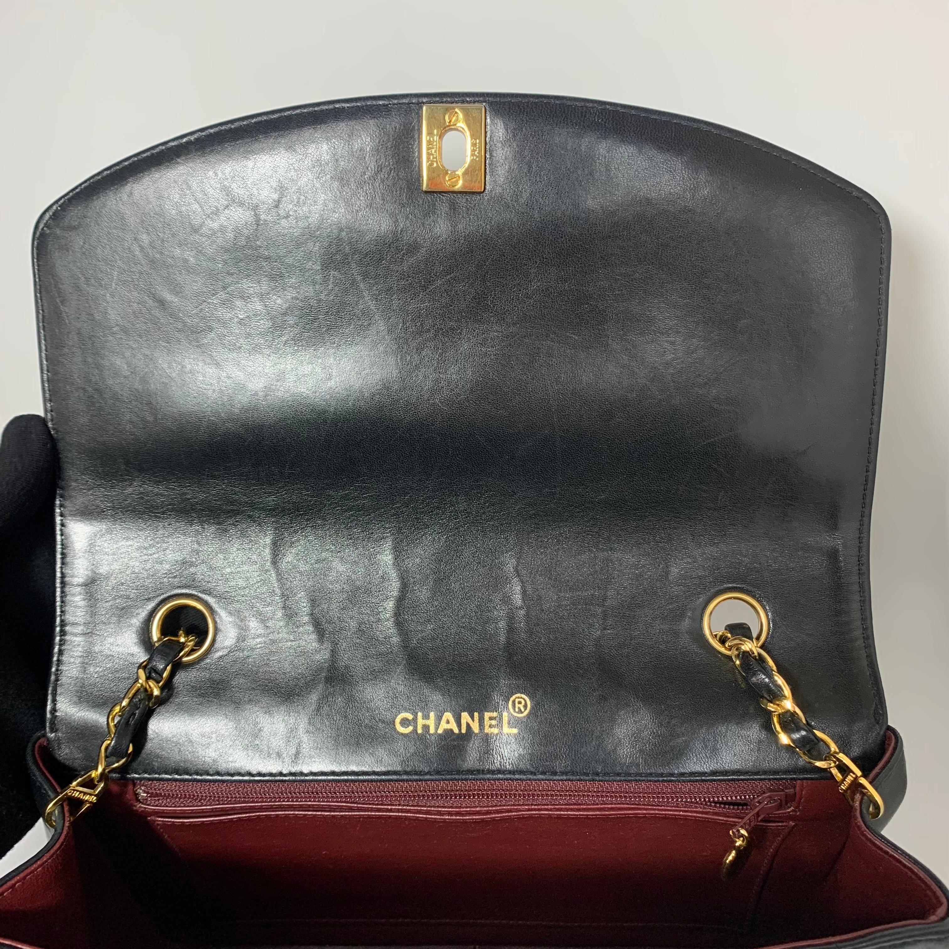 Chanel Vintage Black Lambskin Medium Diana Flap Bag With Gold Hardware For Sale 12