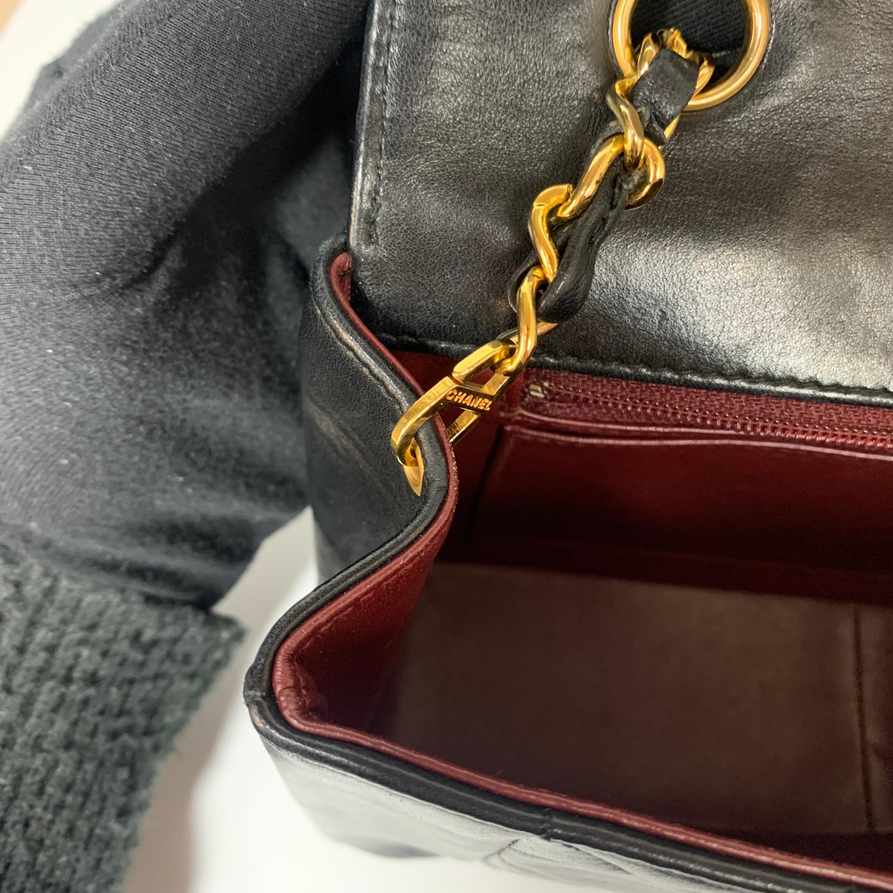 Chanel Vintage Black Lambskin Medium Diana Flap Bag With Gold Hardware For Sale 13