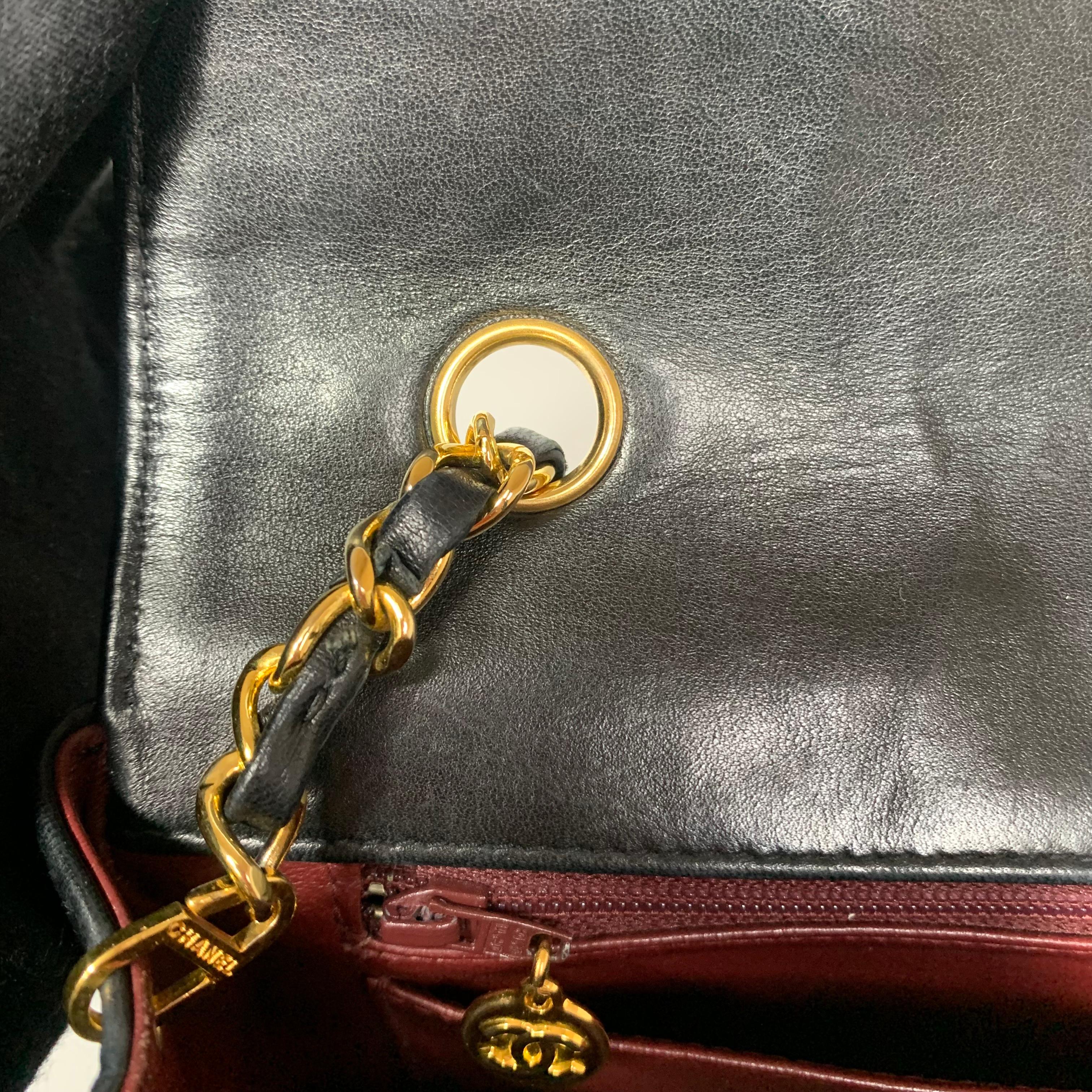 Chanel Vintage Black Lambskin Medium Diana Flap Bag With Gold Hardware For Sale 16