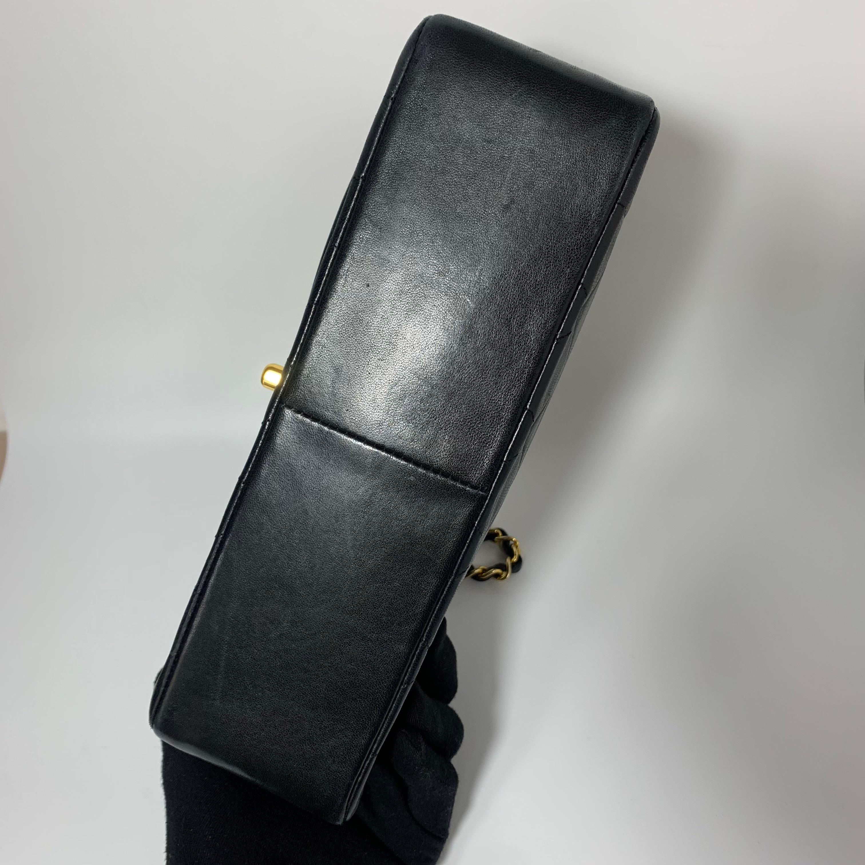 Chanel Vintage Black Lambskin Medium Diana Flap Bag With Gold Hardware For Sale 1
