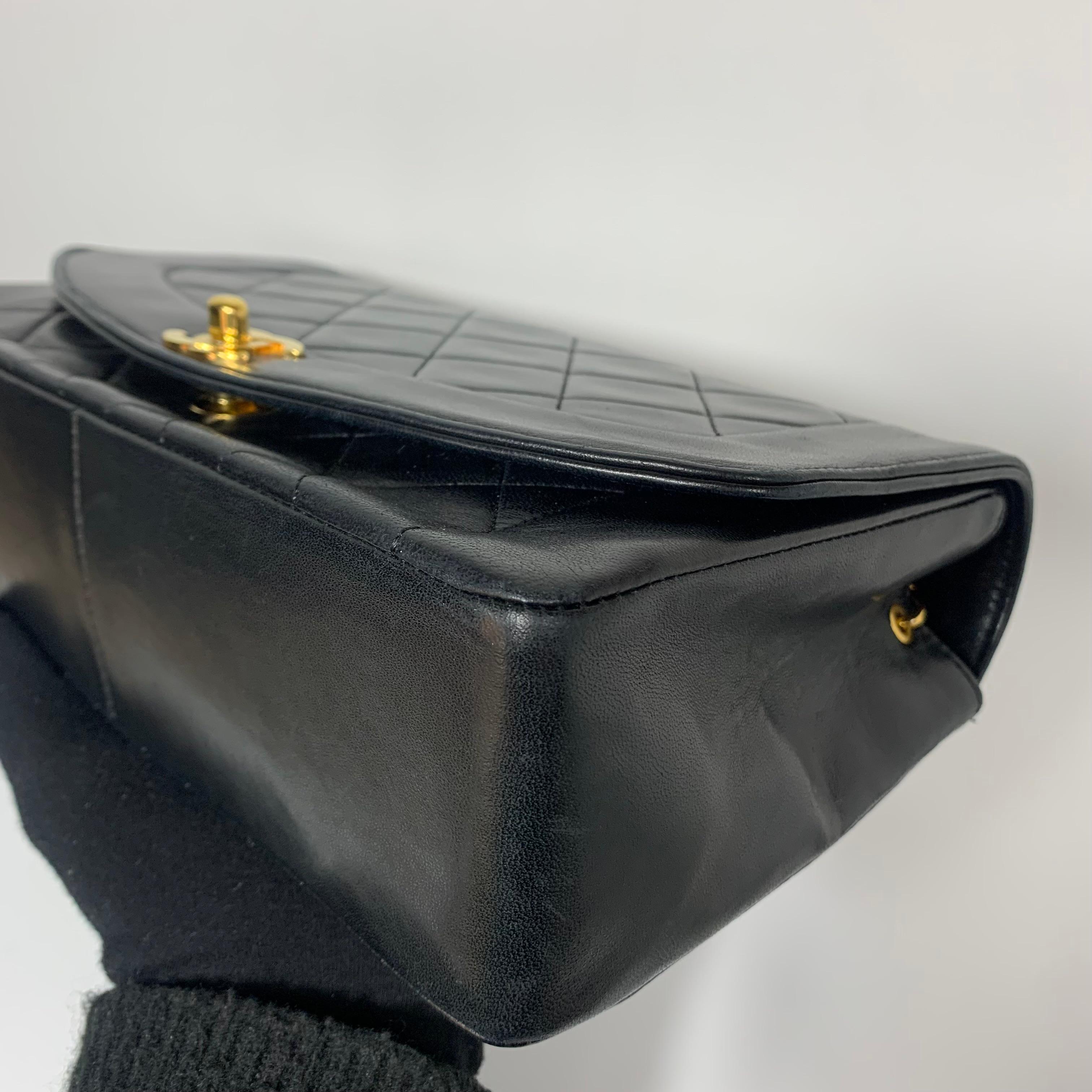 Chanel Vintage Black Lambskin Medium Diana Flap Bag With Gold Hardware For Sale 3