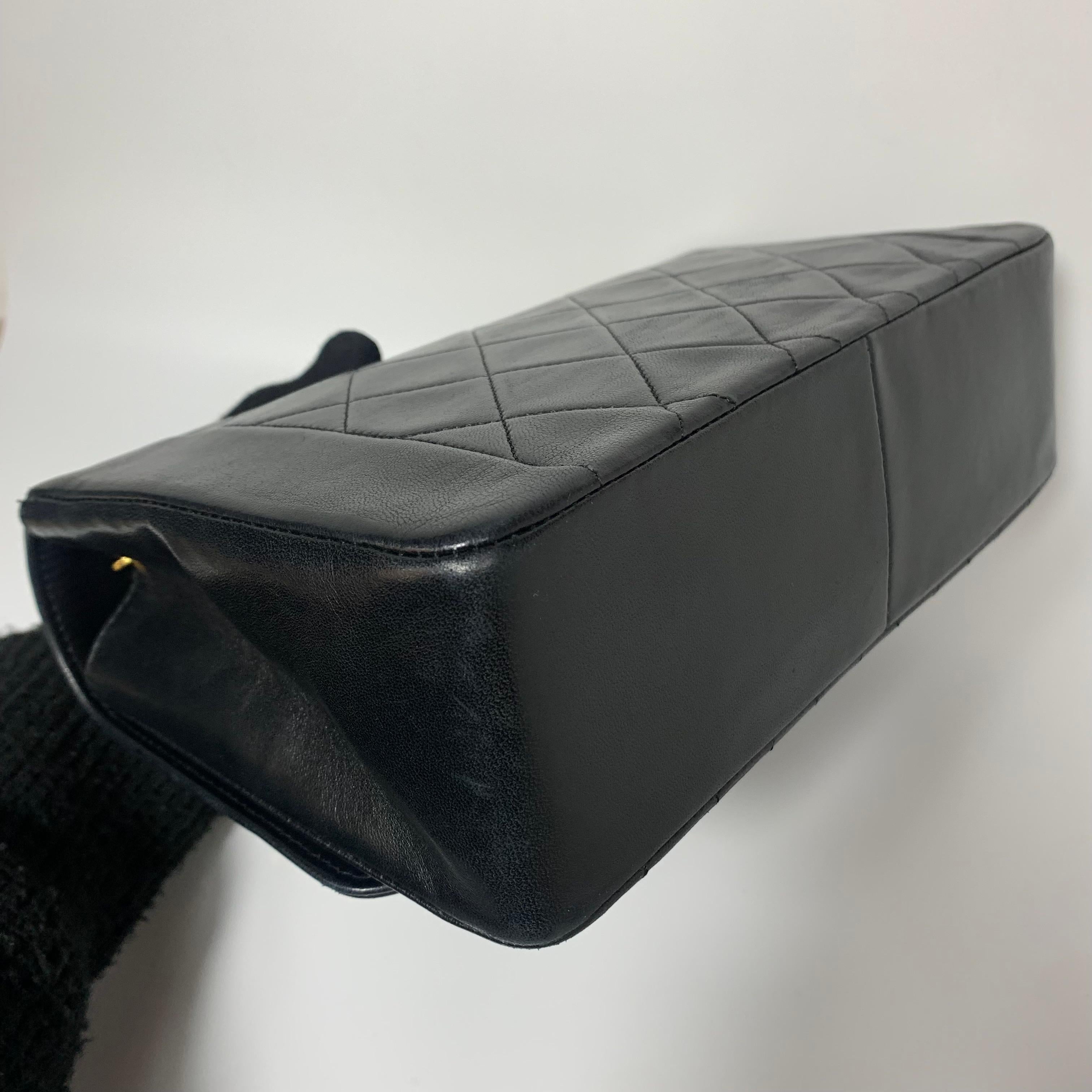 Chanel Vintage Black Lambskin Medium Diana Flap Bag With Gold Hardware For Sale 4