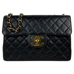 Chanel Vintage XL-Jumbo-Tasche aus schwarzem Lammleder GHW