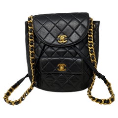 Sac à dos en cuir noir vintage Chanel