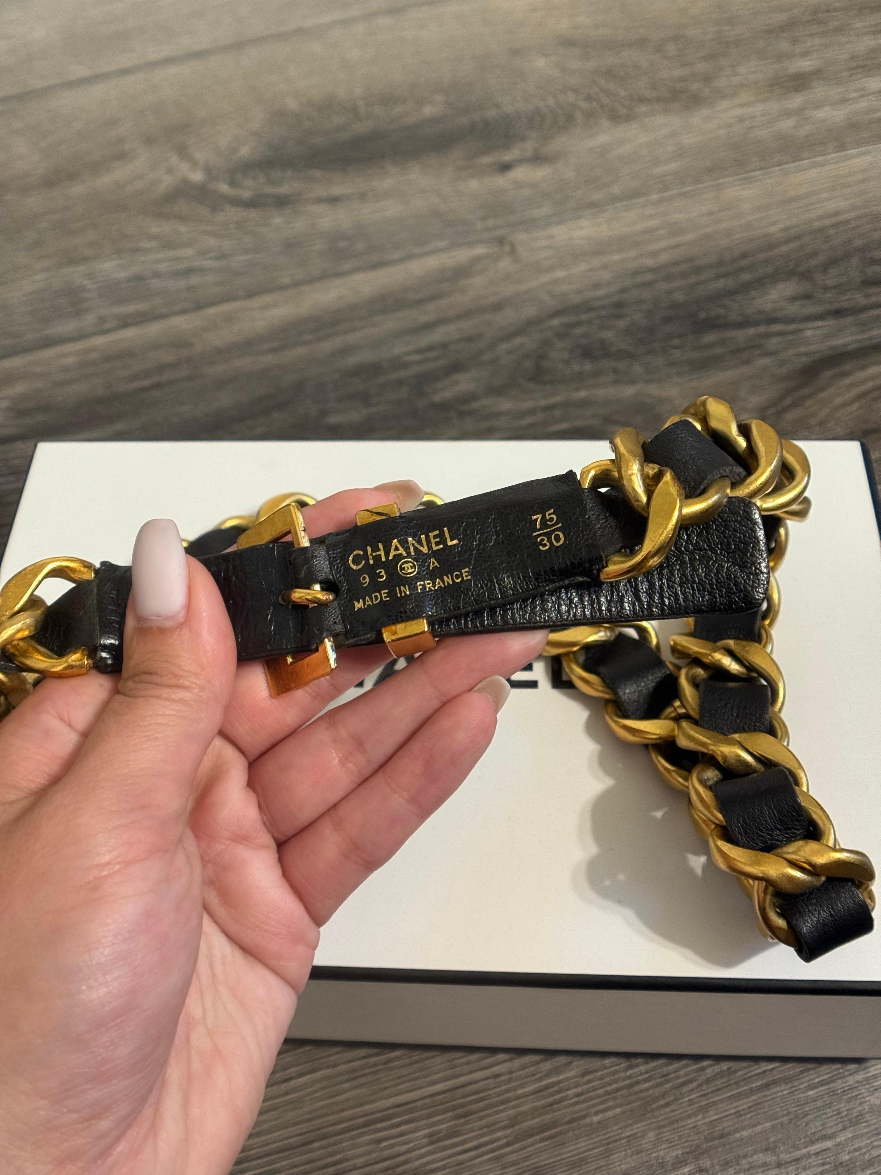CHANEL Vintage Black Leather Buckle Gold Chain Link Belt, 1990s For Sale 1