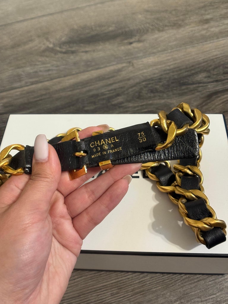 CHANEL Vintage Black Leather Buckle Gold Chain Link Belt  display picture 1
