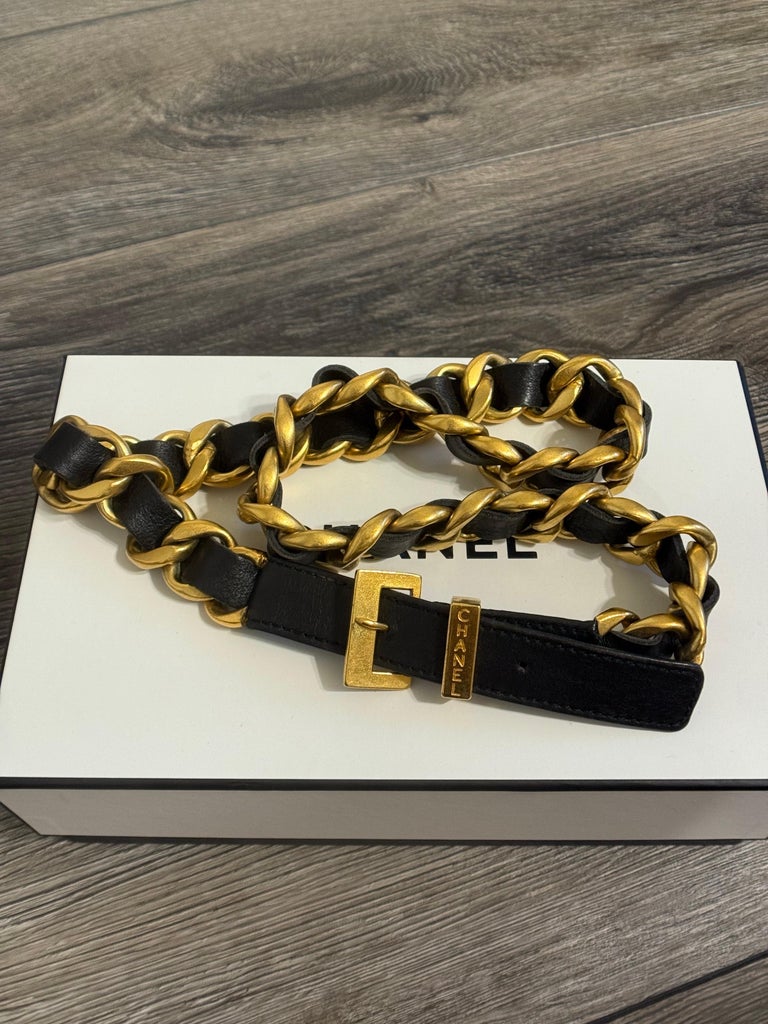 CHANEL‎ Vintage Black Leather Buckle Gold Chain Link Belt, 1990s Vintage CHANEL Black Skinny Belt With Golden Chain Buckle  main image 4