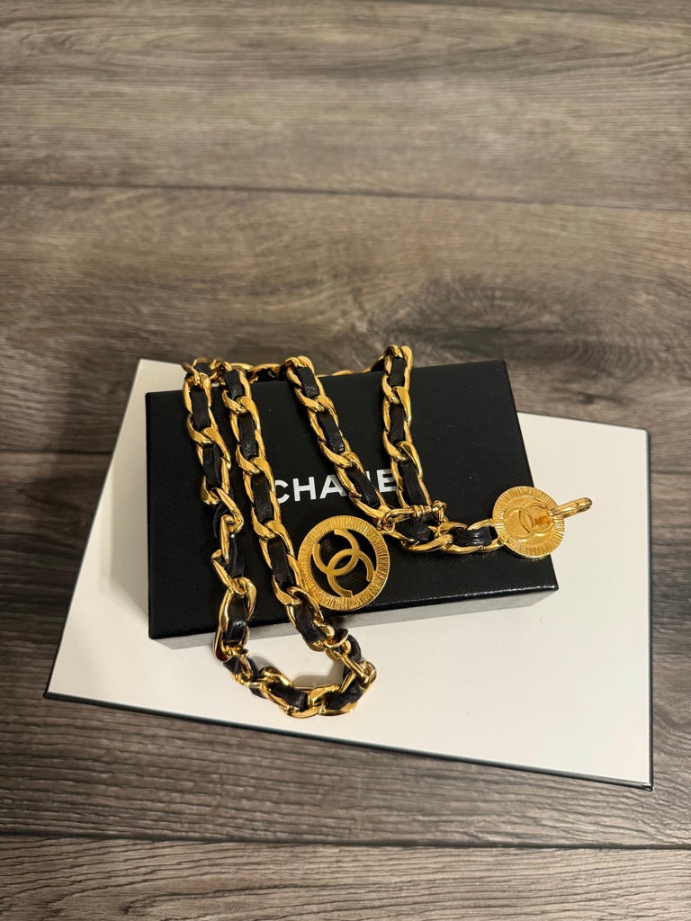 CHANEL Vintage Black Leather Gold CC Logo Chain Belt  display picture 2
