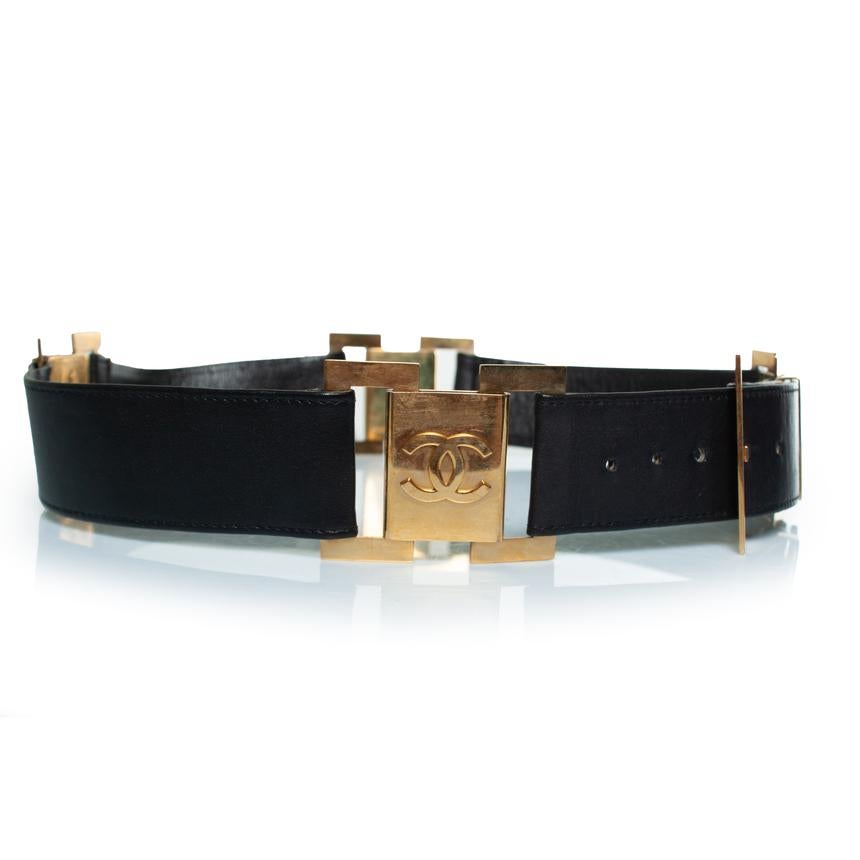 Chanel, ceinture vintage en cuir noir avec logo Bon état - En vente à AMSTERDAM, NL