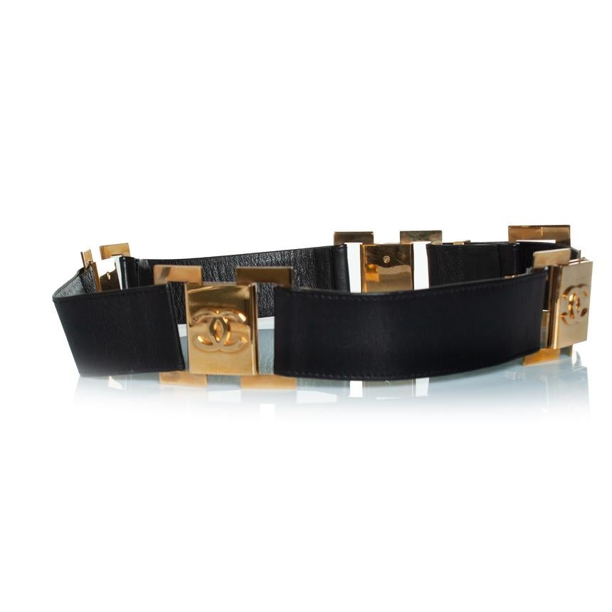 Chanel, ceinture vintage en cuir noir avec logo Pour femmes en vente