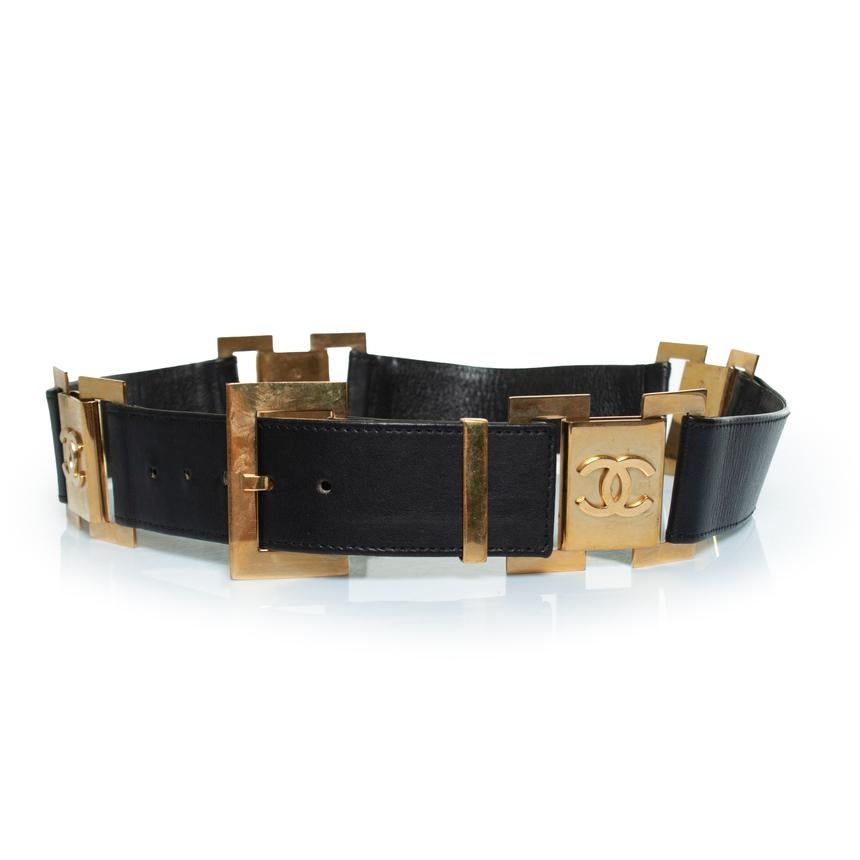 Chanel, ceinture vintage en cuir noir avec logo en vente 1