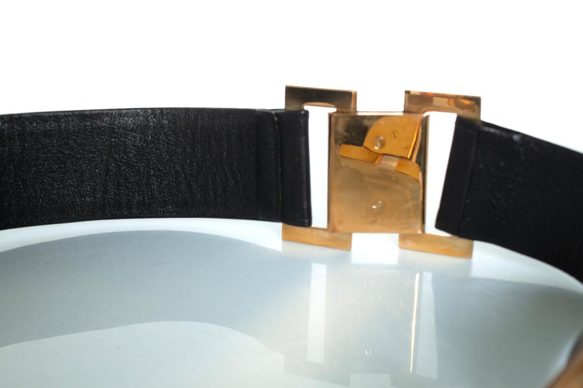 Chanel, ceinture vintage en cuir noir avec logo en vente 4