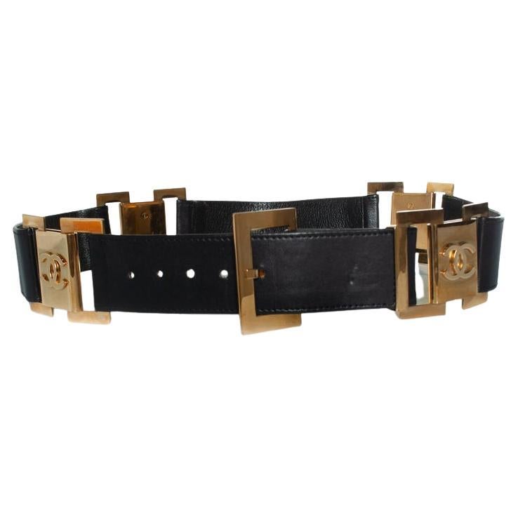 Chanel, ceinture vintage en cuir noir avec logo en vente