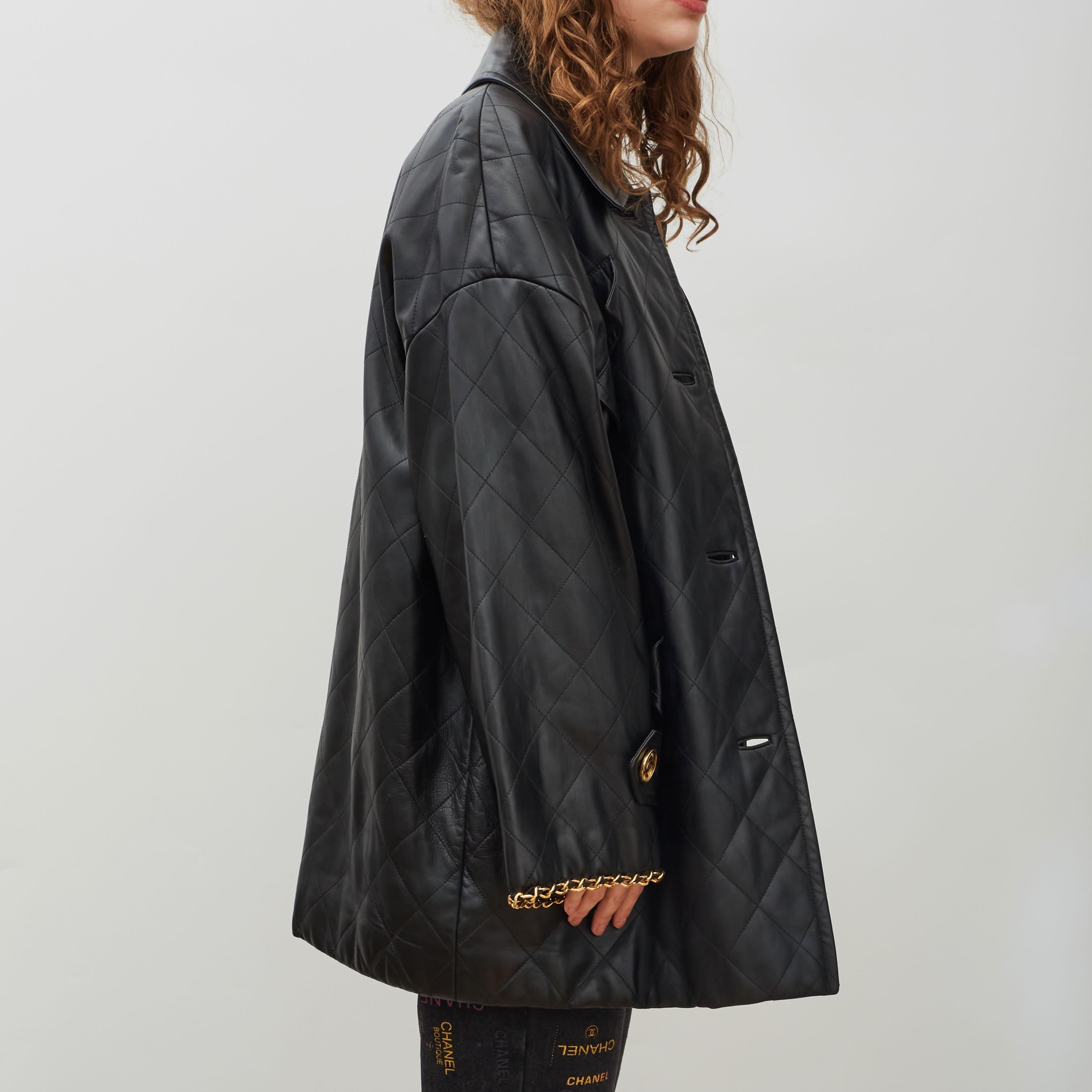 Chanel Vintage Black Leather Swing Coat (FR44) In Good Condition In Montreal, Quebec