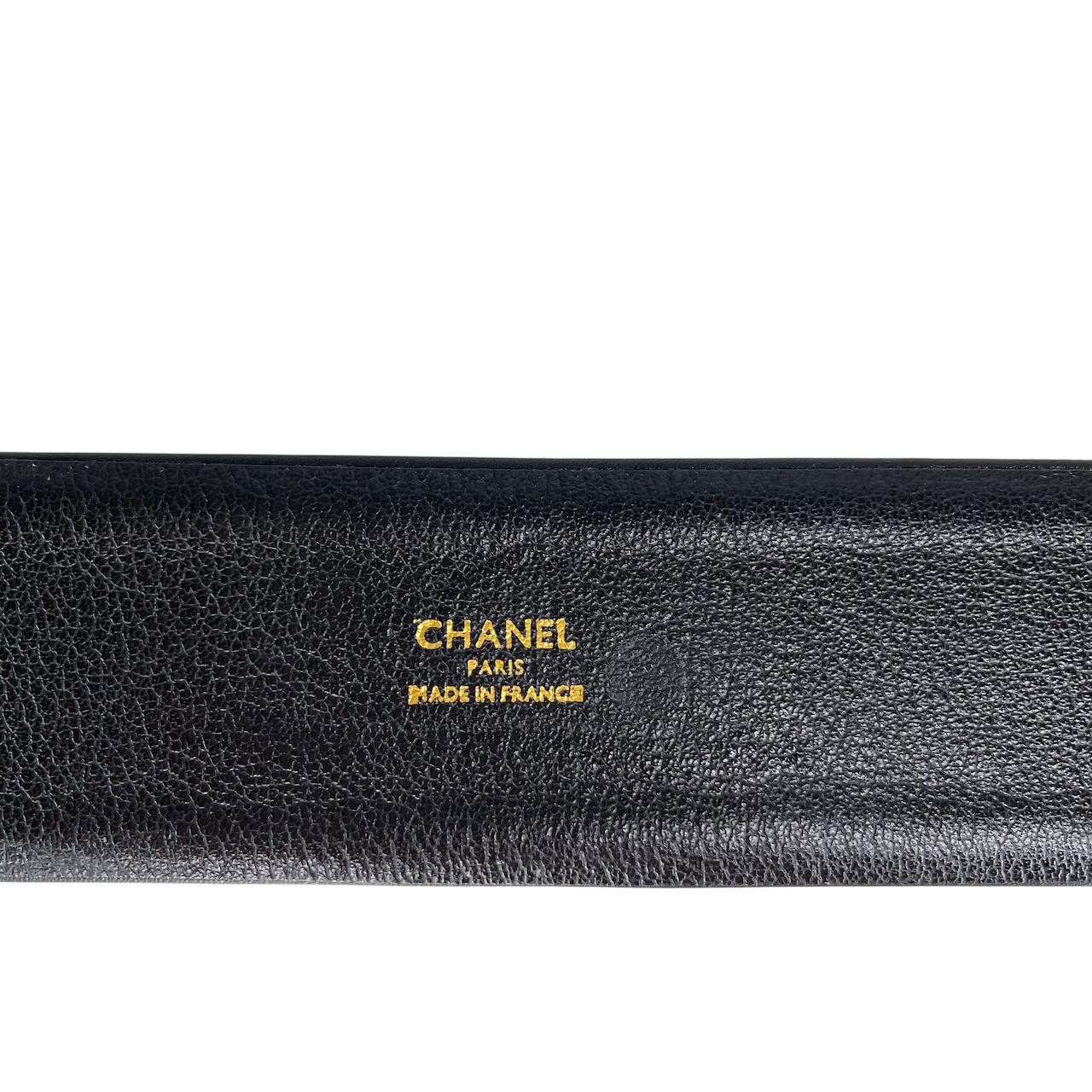 Noir Ceinture Chanel vintage en cuir noir délavé 1990 (75/30) en vente
