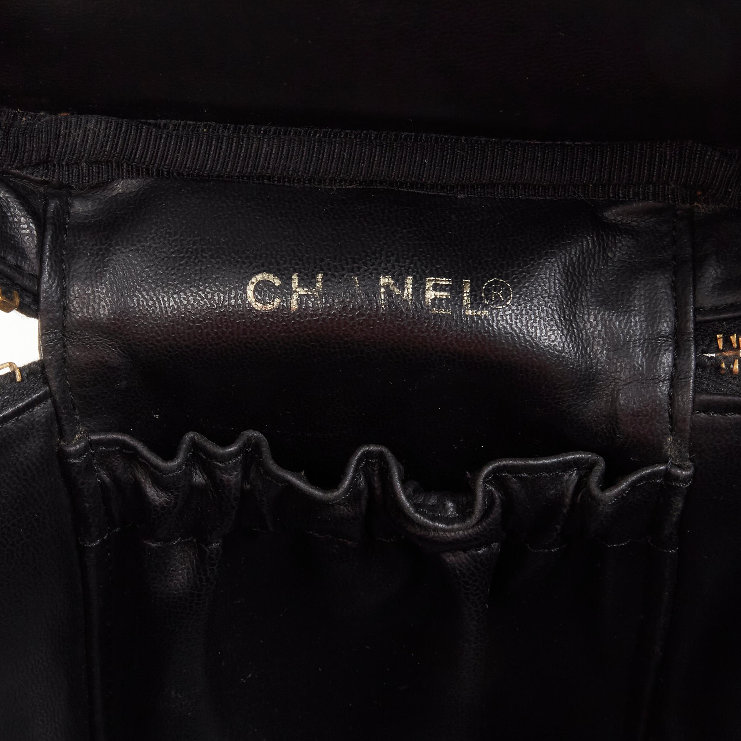 CHANEL Vintage black patent leather CC logo top handle Vanity bag For Sale 3