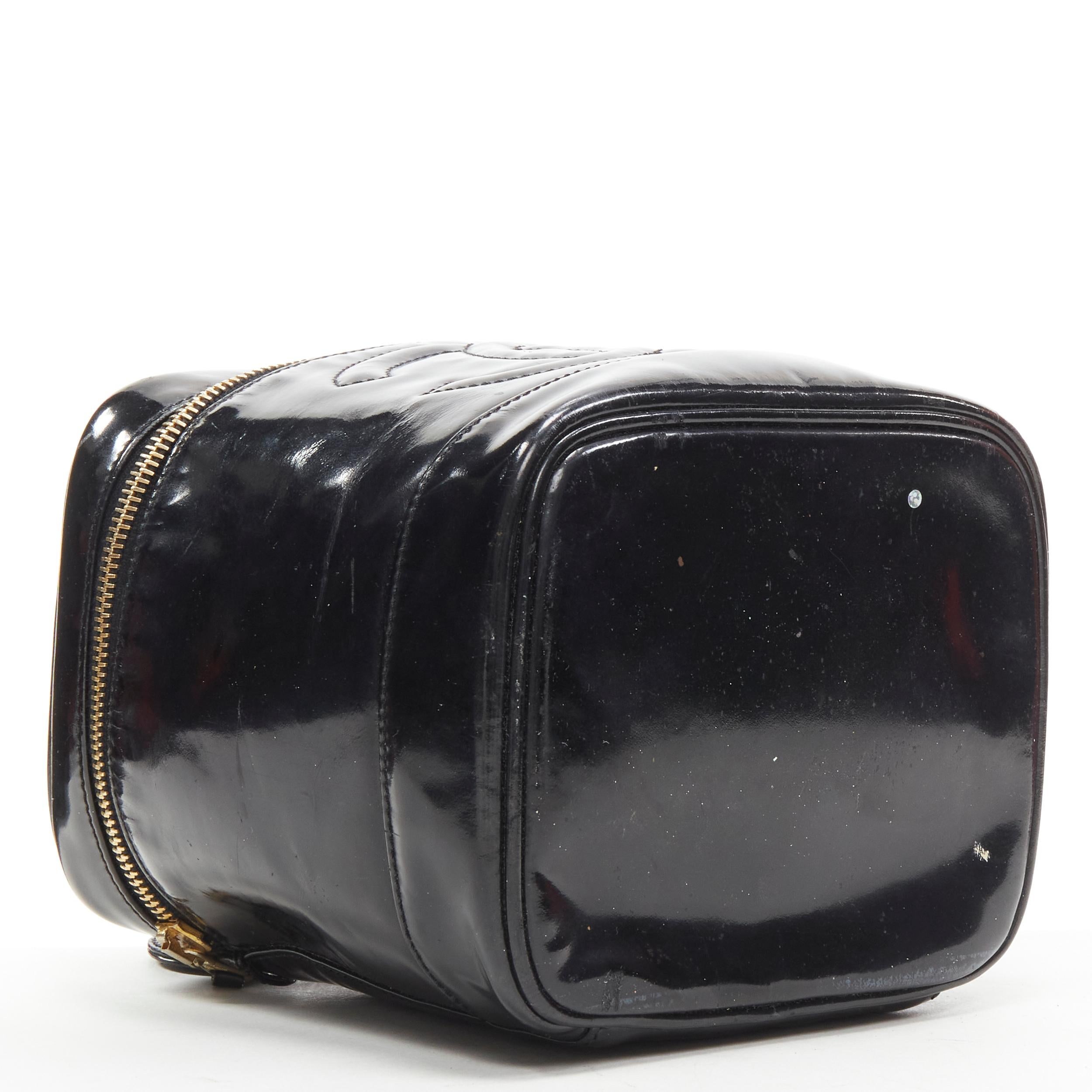 CHANEL Vintage black patent leather CC logo top handle Vanity bag In Fair Condition For Sale In Hong Kong, NT