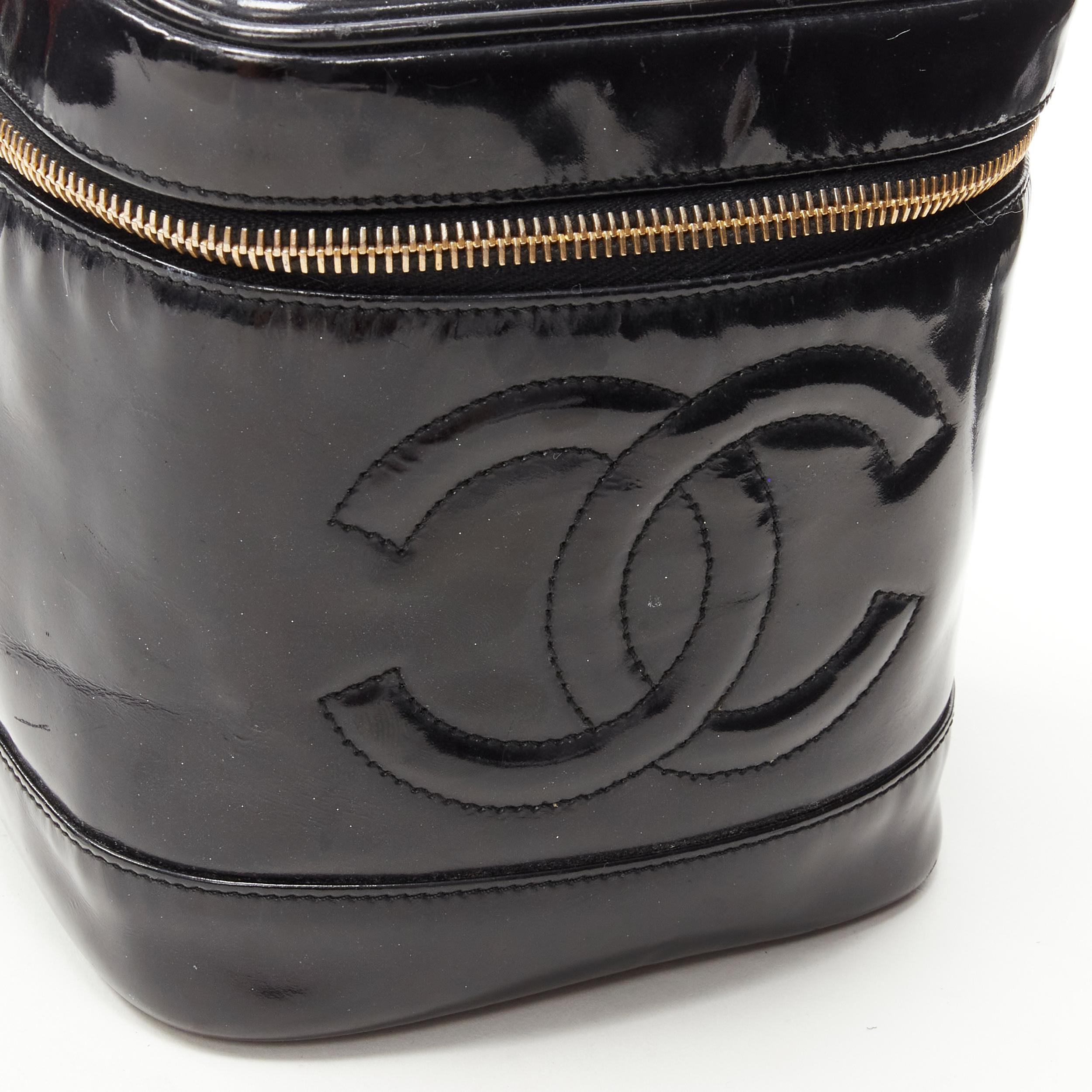 Women's CHANEL Vintage black patent leather CC logo top handle Vanity bag For Sale