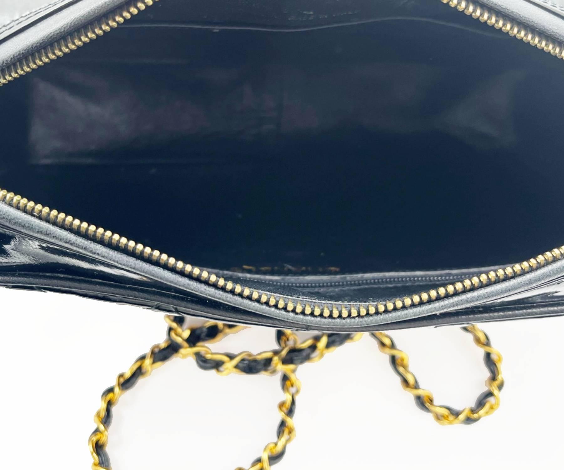 Chanel Vintage Black Patent Leather Large Camera Cross Body Bag In Good Condition In Pasadena, CA